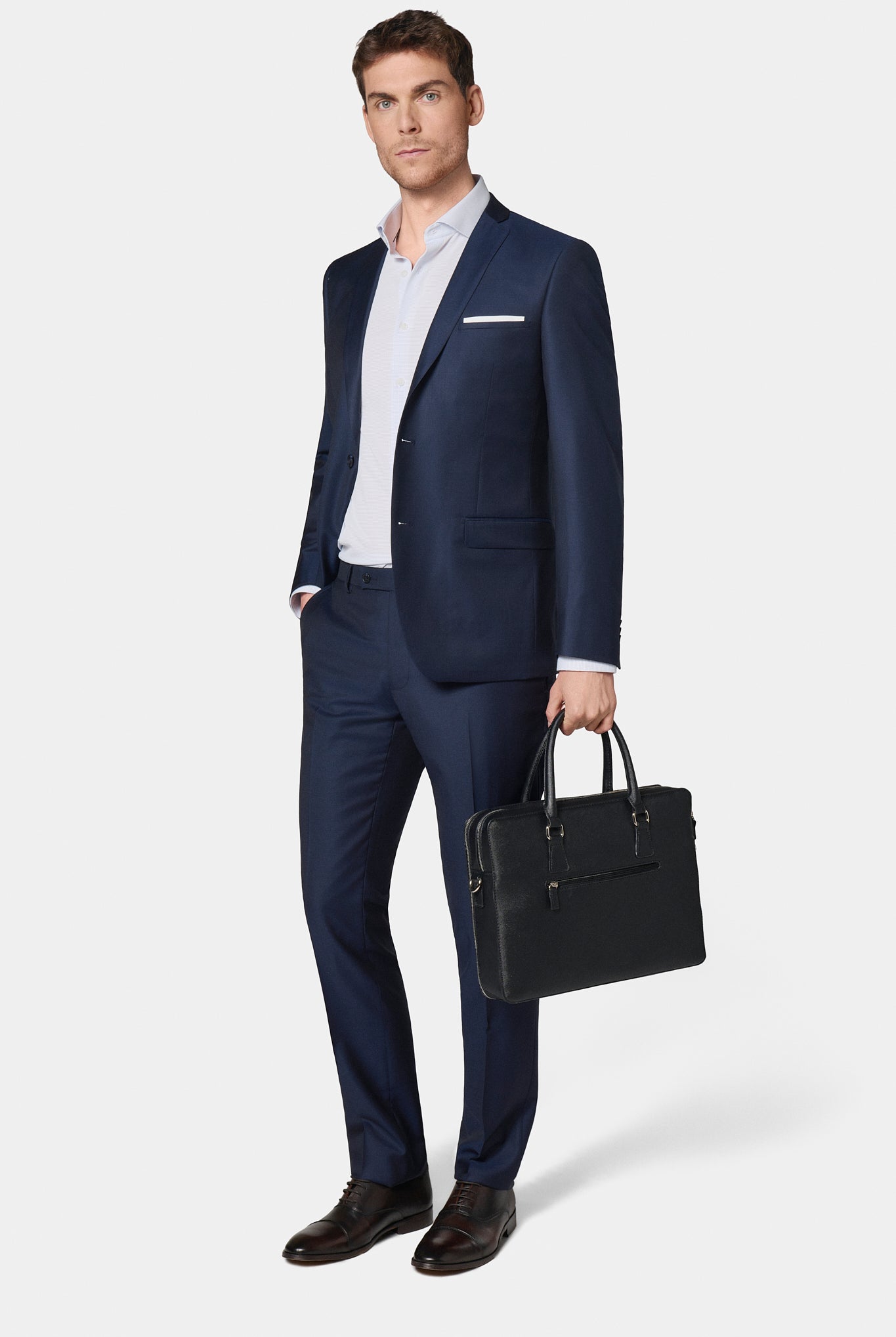 Costume en sergé pure laine de la Maison italienne Zegna Jerem, col cranté, entièrement doublée, intérieur semi-doublé
