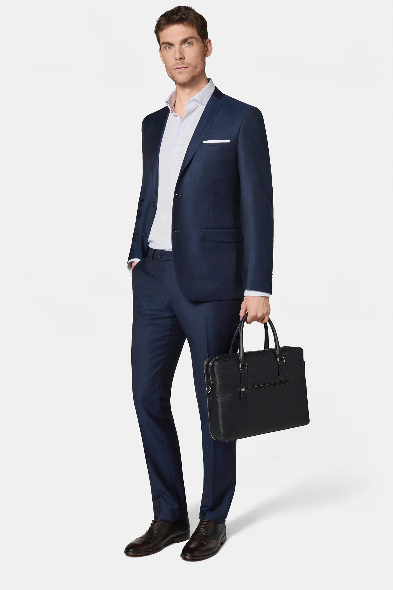 Costume en sergé pure laine de la Maison italienne Zegna Jerem, col cranté, entièrement doublée, intérieur semi-doublé