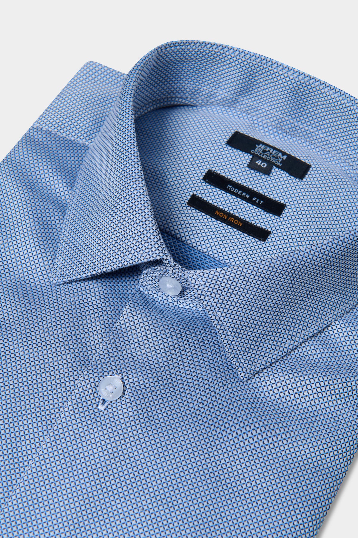 Straight-cut non-iron shirt with diamond motif