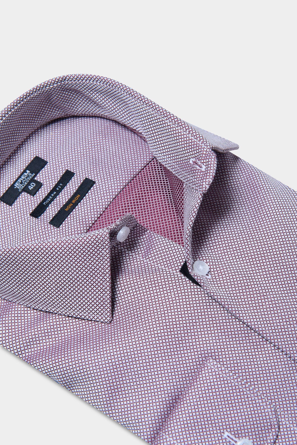 Straight-cut non-iron shirt with diamond motif