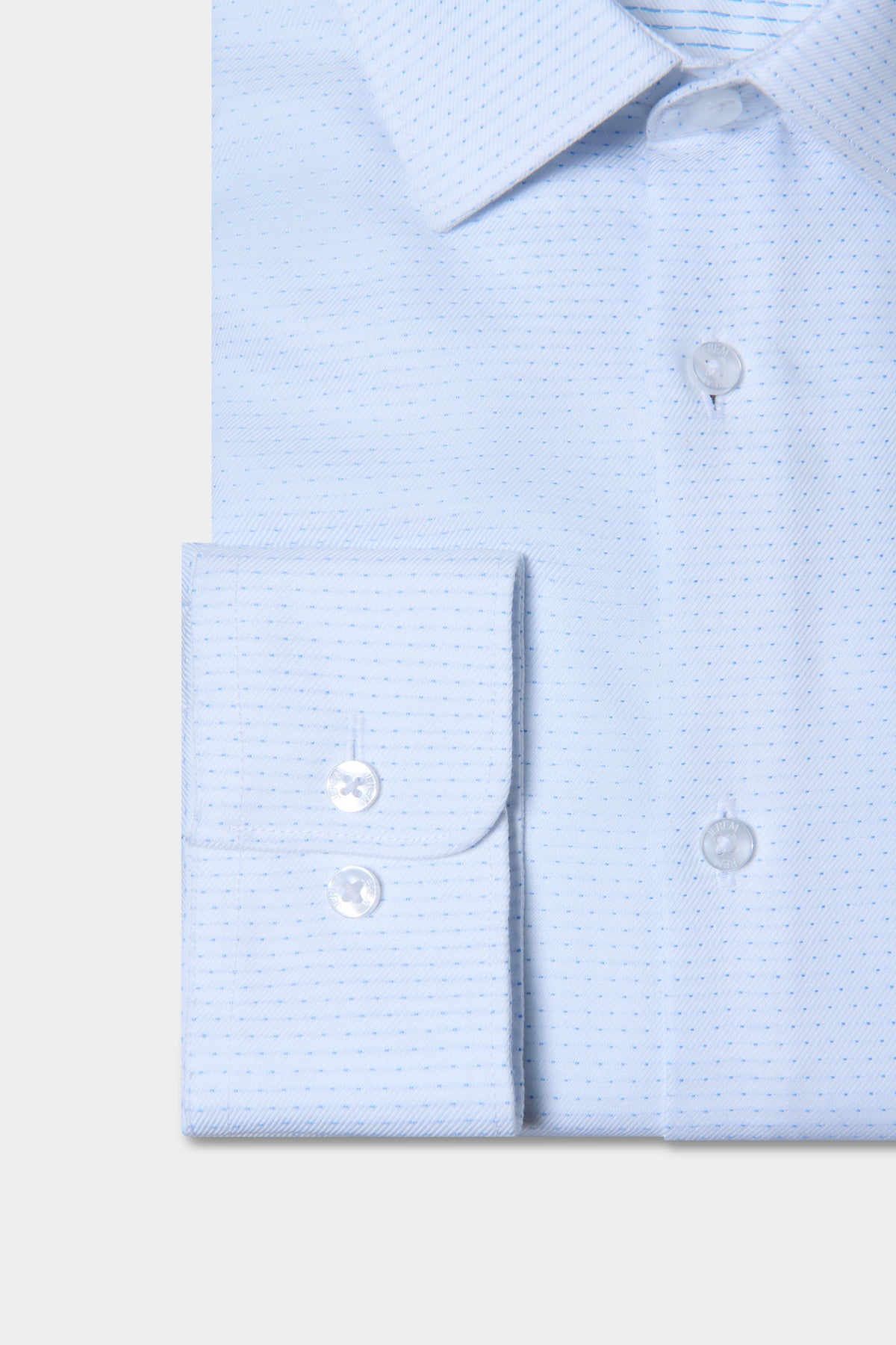 Camisa entallada de lunares sin plancha