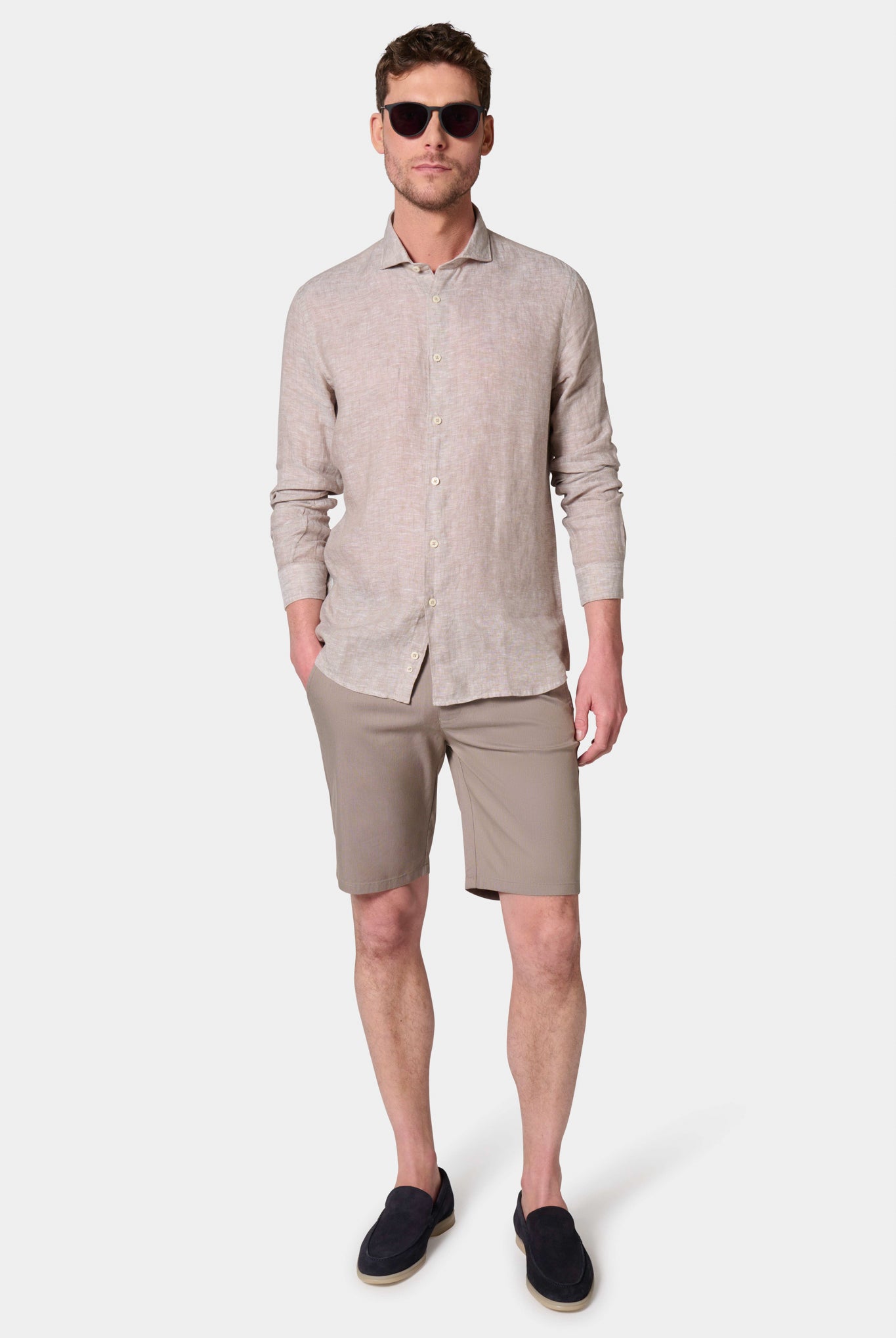 Pur lin col semi-italien coupe confortable — Chemise Jerem, coupe confortable, col semi-italien, coloris beige