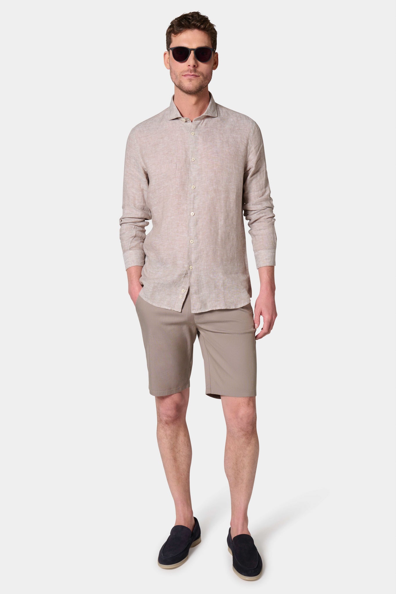 Pur lin col semi-italien coupe confortable — Chemise Jerem, coupe confortable, col semi-italien, coloris beige