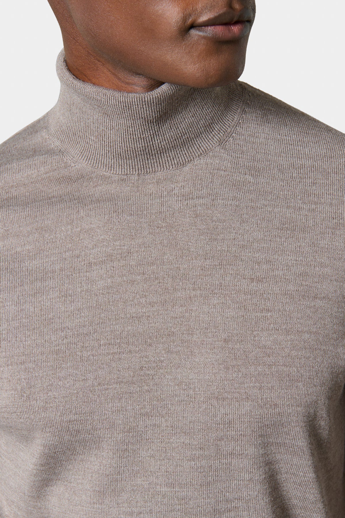 Jersey de cuello vuelto en lana merina