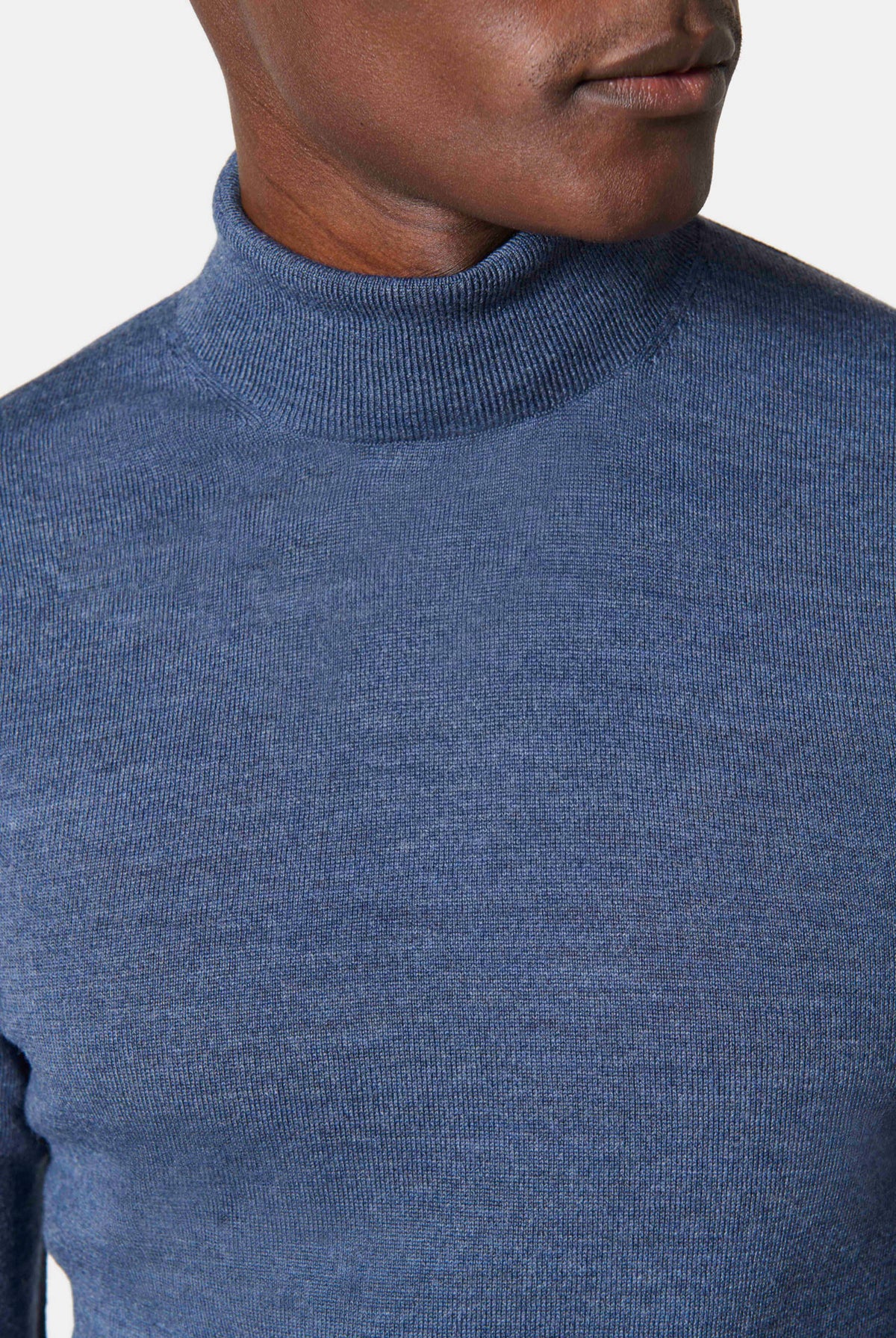 Pull col roulé en laine mérinos Pause — détail de la matière