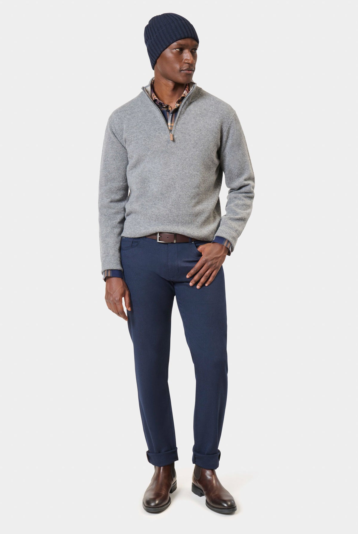 Pull col camionneur Numar — détail des poches