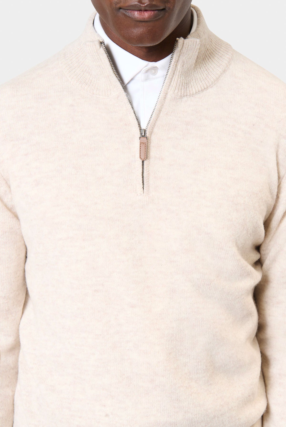 Pull col camionneur Numar — vue de dos