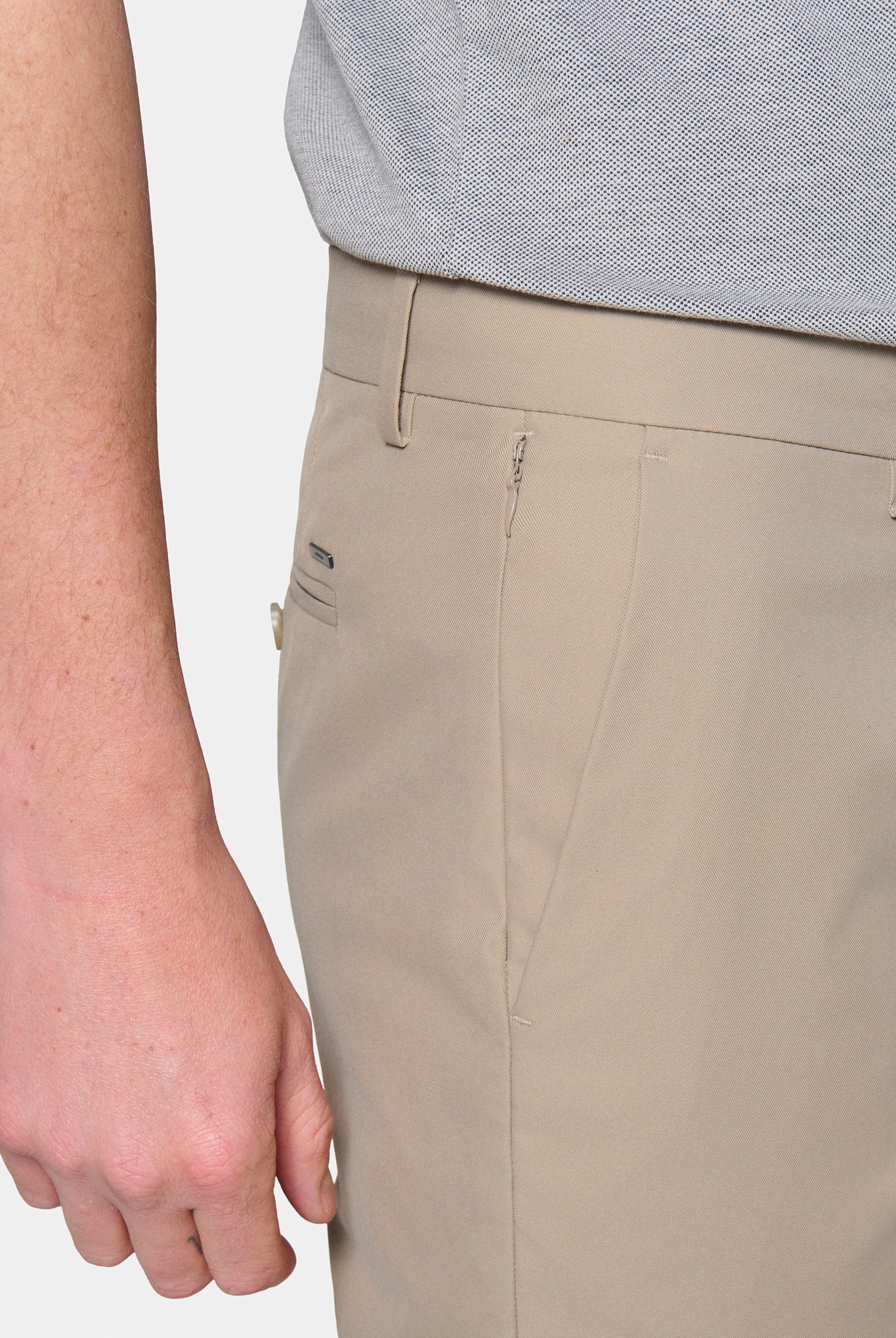 Pantalon classique à pince, gabardine technique Jerem, ceinture sartoriale, poches italiennes