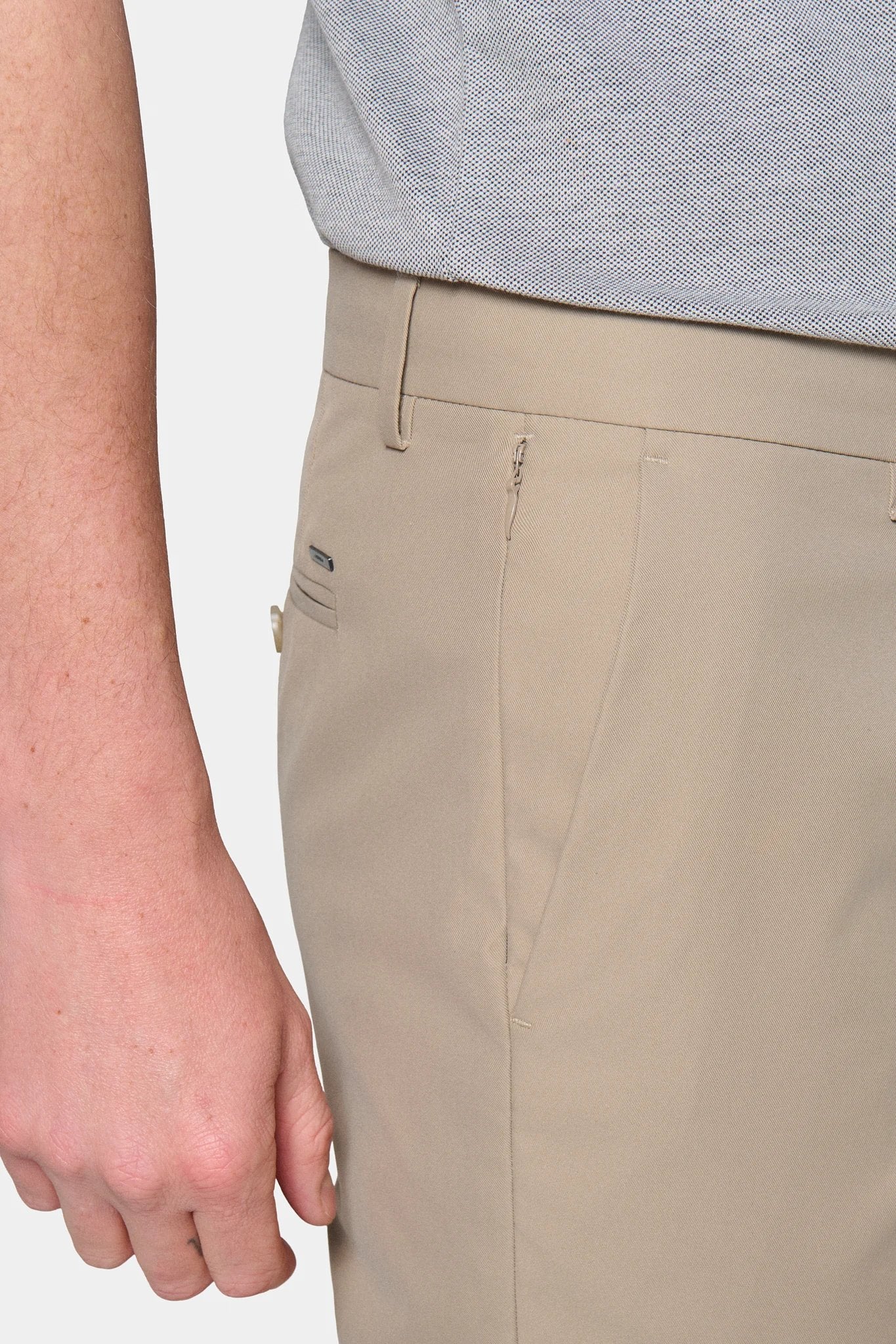 Pantalon classique à pince, gabardine technique Jerem, ceinture sartoriale, poches italiennes