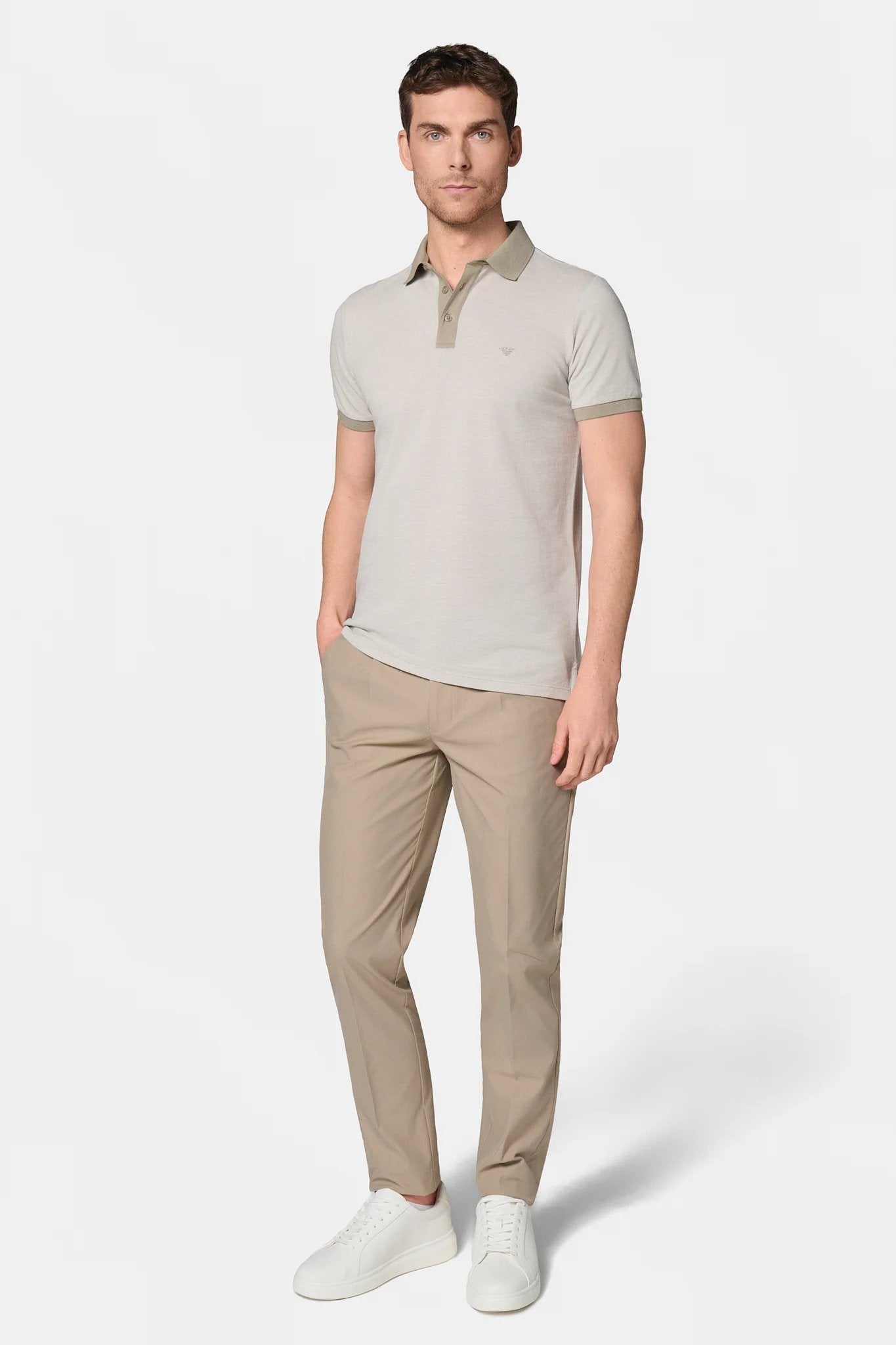 Piqué de coton manches courtes — Polo Jerem, coupe confortable, col chemise, coloris beige