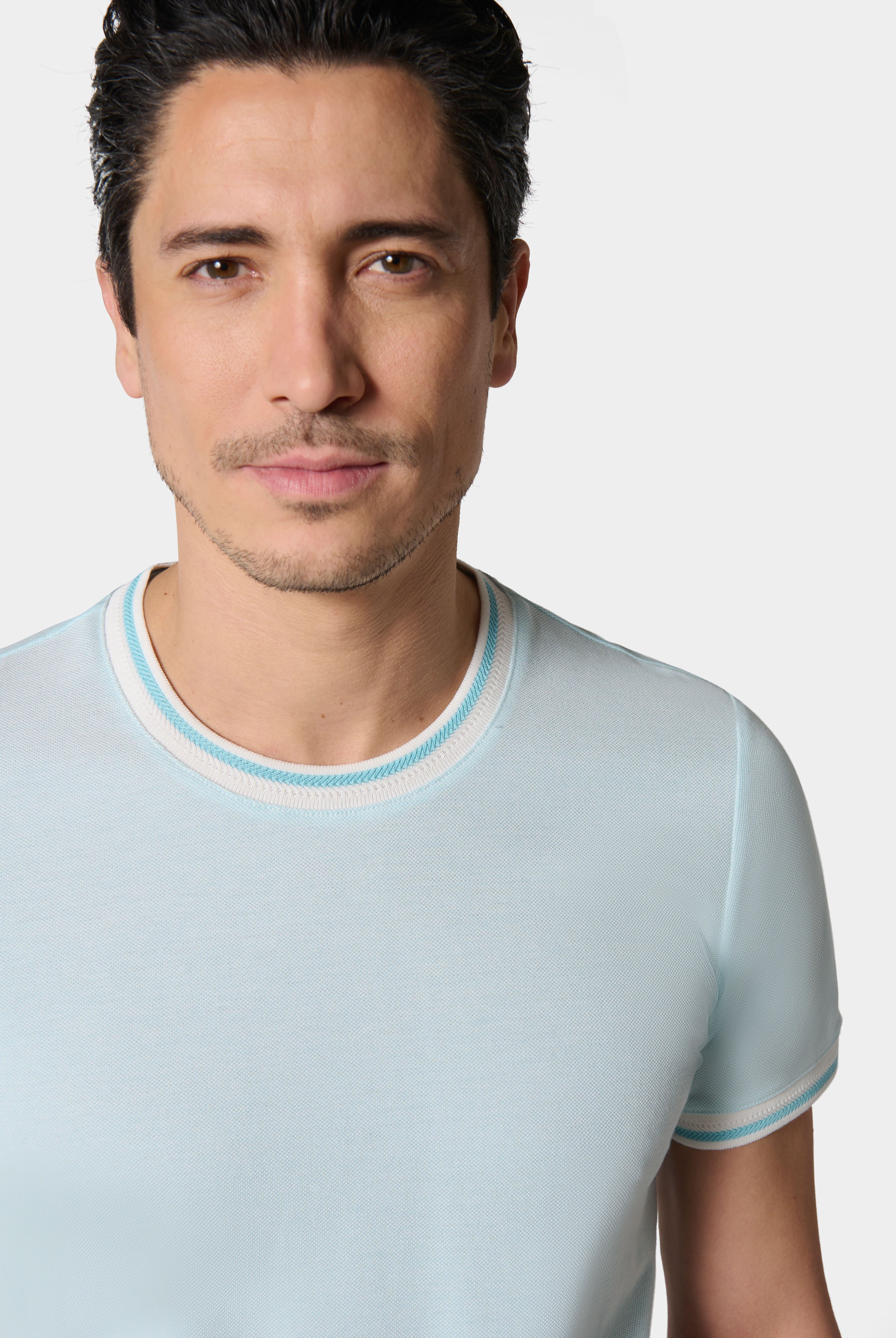 Piqué de coton bicolore — T-shirt Jerem, manches courtes, coupe confortable, coloris bleu ciel