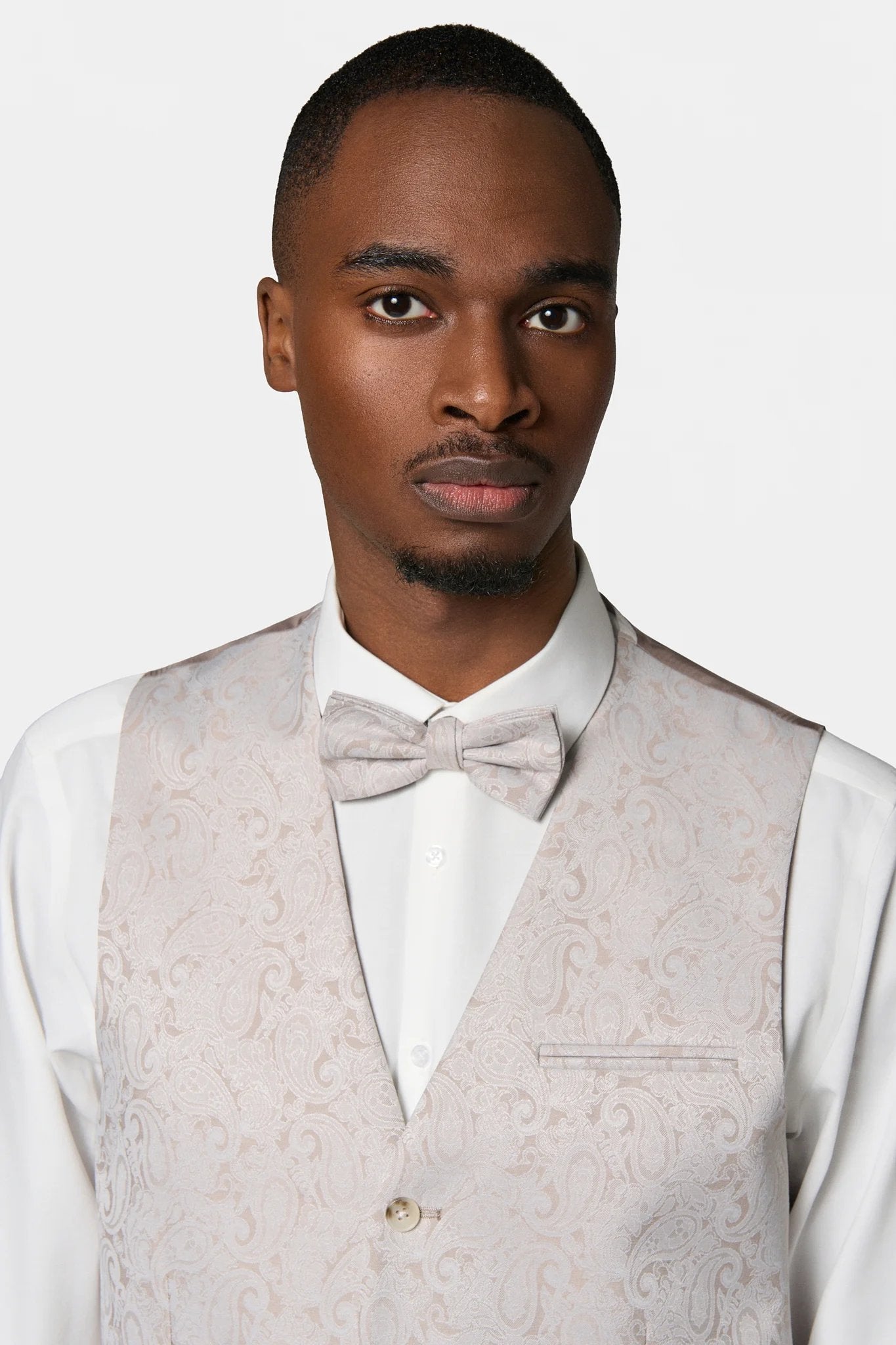 Gilet de cérémonie, jacquard motif cachemire Jerem, simple boutonnage, entièrement doublée, coloris écru