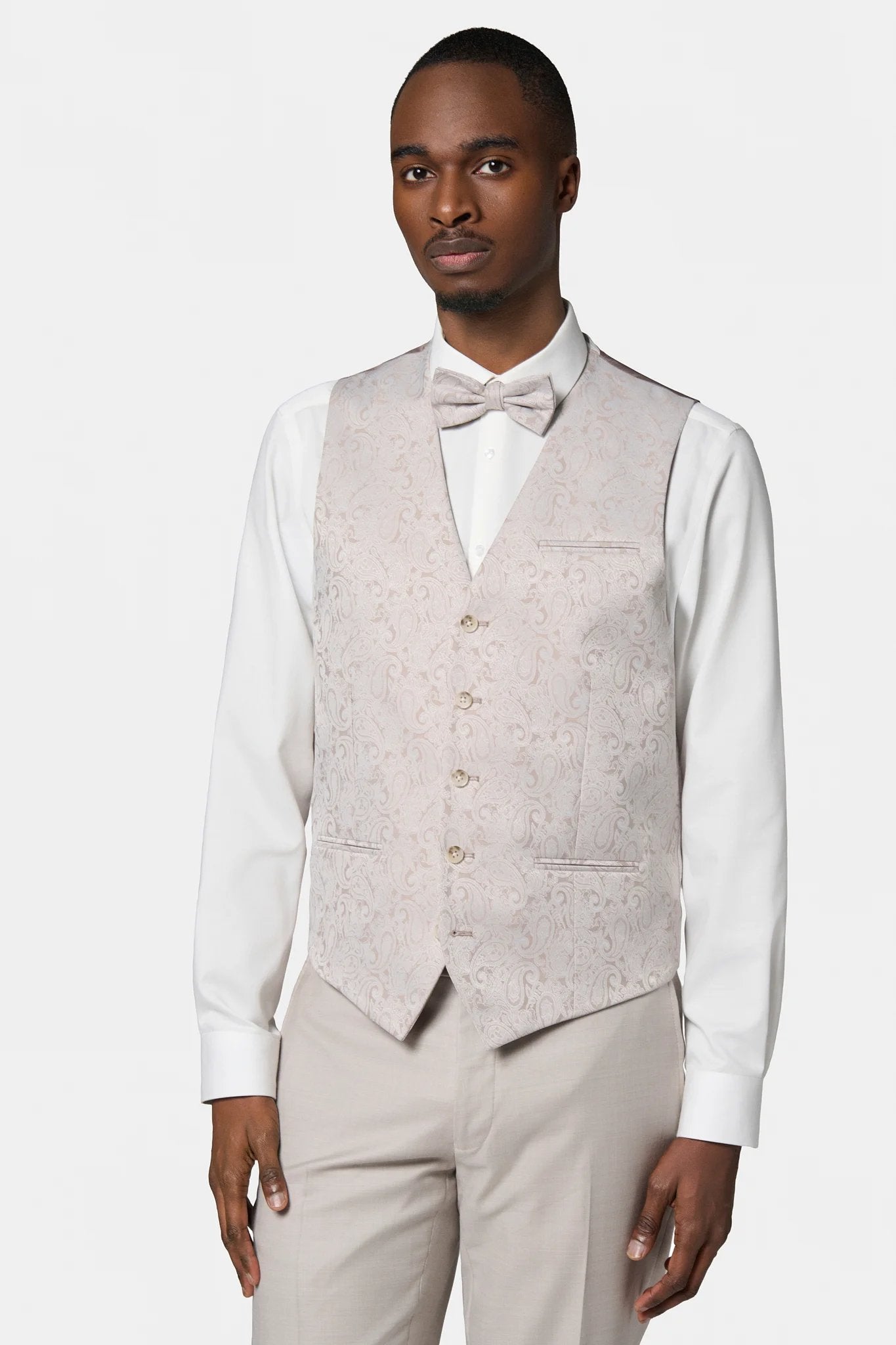 Gilet de cérémonie en jacquard motif cachemire Jerem, entièrement doublée, simple boutonnage, coloris écru