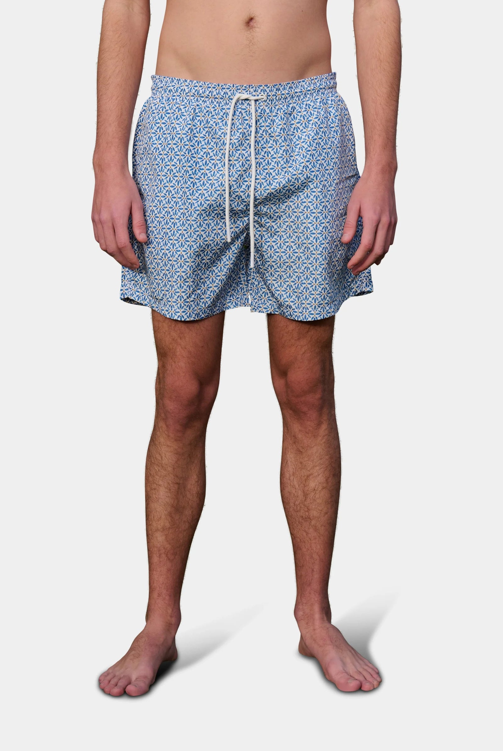 Maillot de bain à imprimé géométrique bleu ciel Jerem — vue portée de face