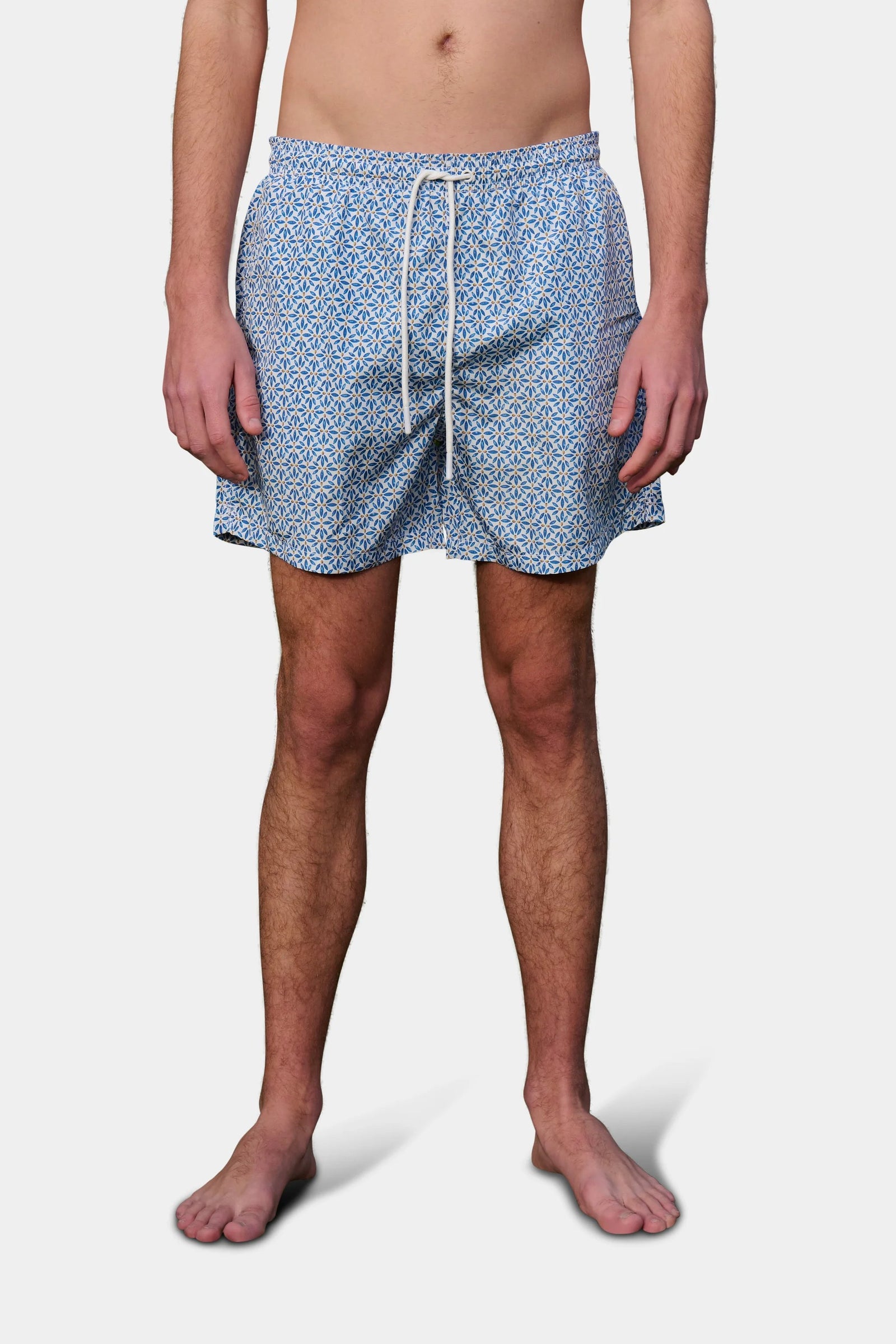 Maillot de bain à imprimé géométrique bleu ciel Jerem — vue portée de face