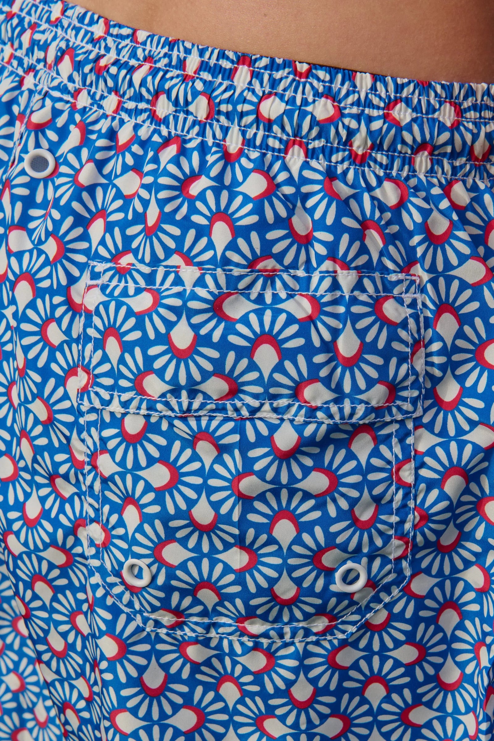 Maillot de bain à imprimé mosaïque bleu Jerem — détail du motif