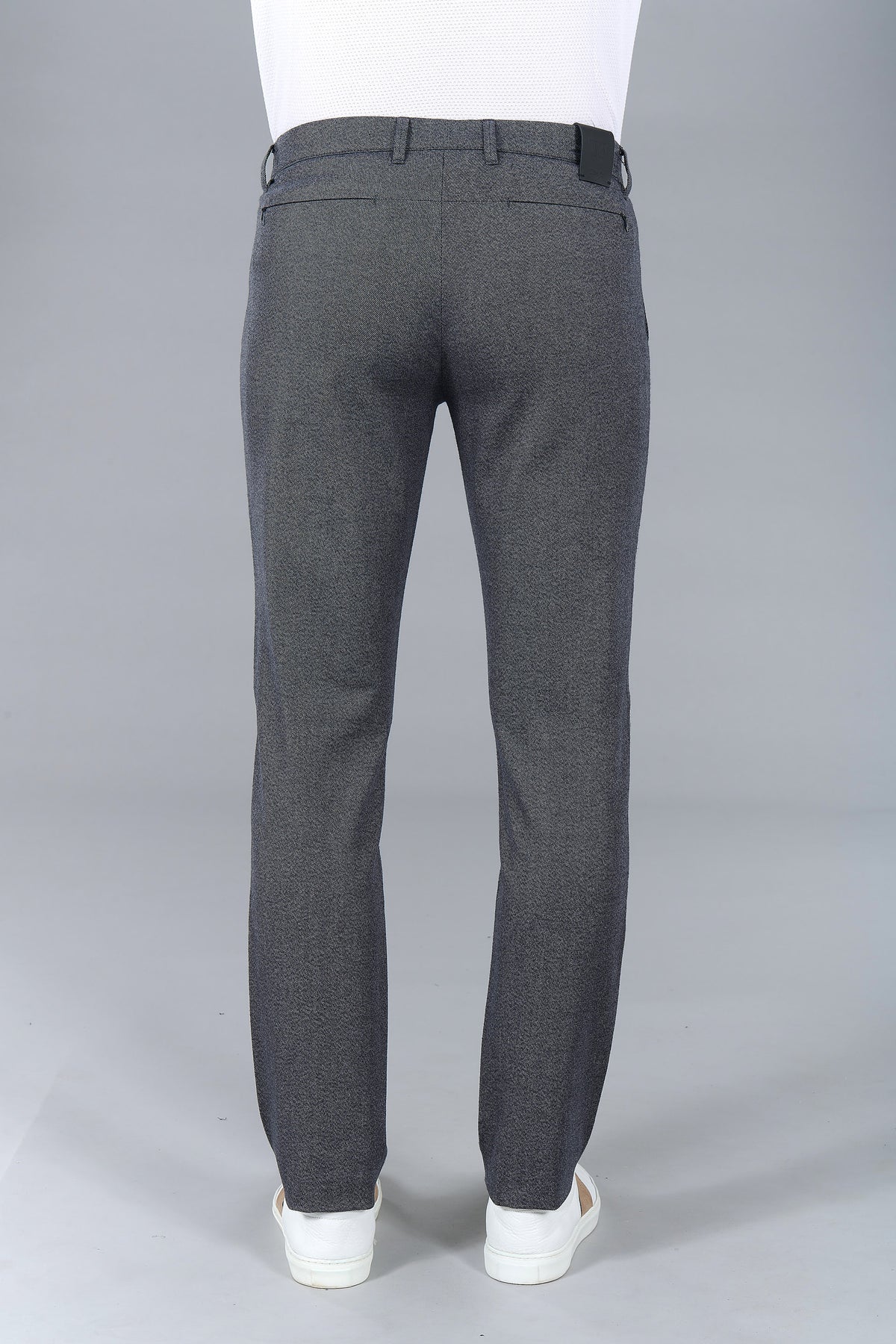 Sergé chiné de coton stretch — Pantalon élastiqué Jerem, poches italiennes