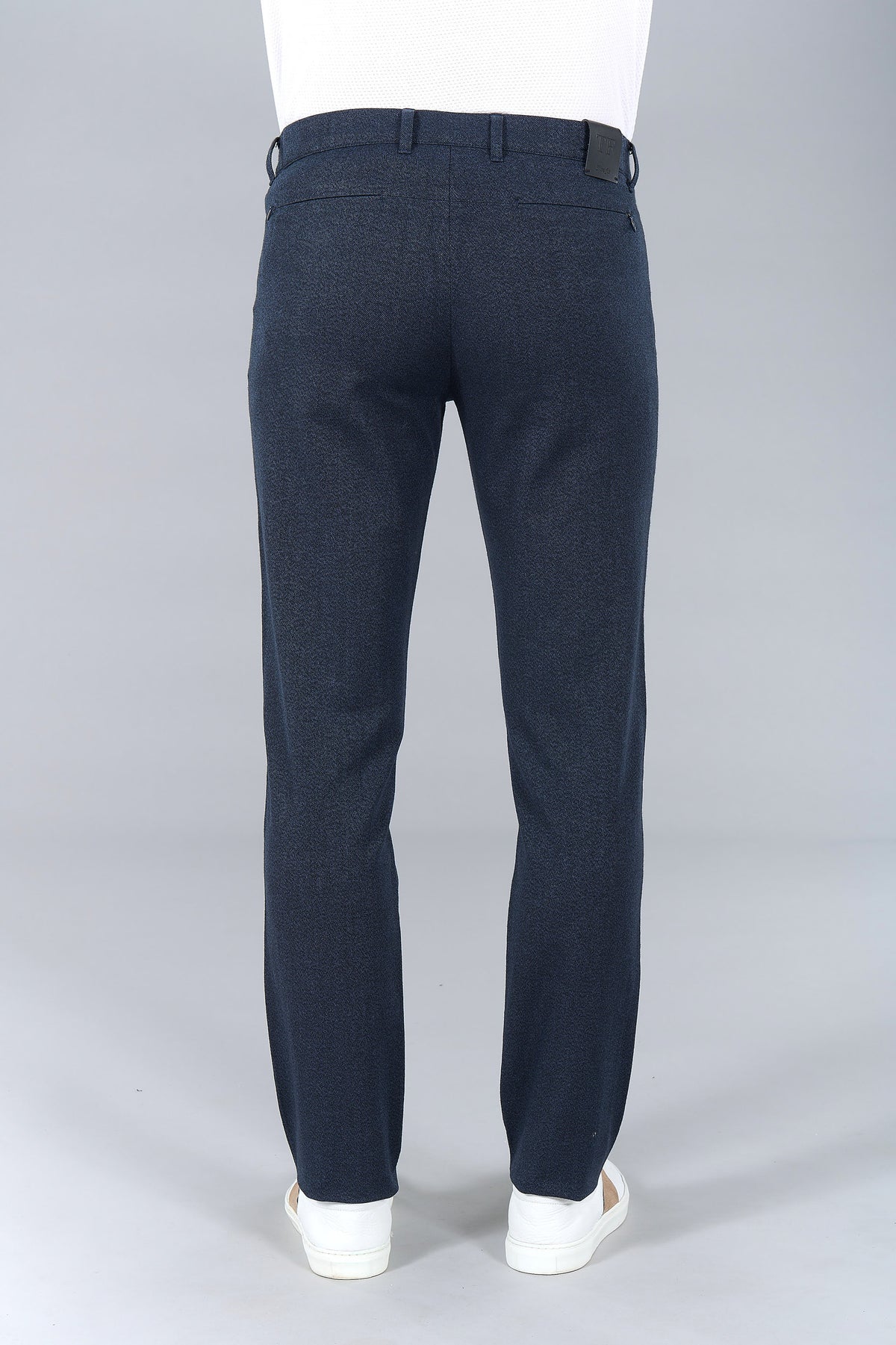 Pantalon élastiqué en sergé chiné de coton stretch Jerem, poches italiennes vue 9