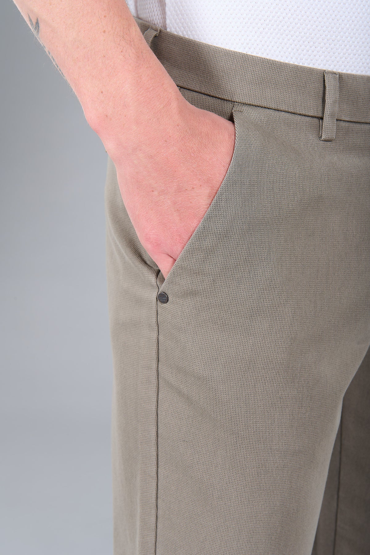 Tricotine stretch micro-motif — Pantalon minimaliste Jerem, poches italiennes, coupe droite vue 19