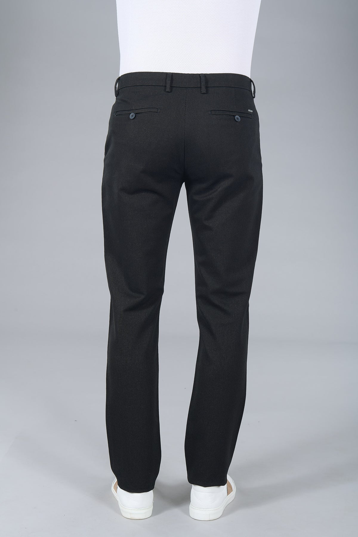 Pantalon minimaliste Jerem, coupe droite, poches italiennes vue 16
