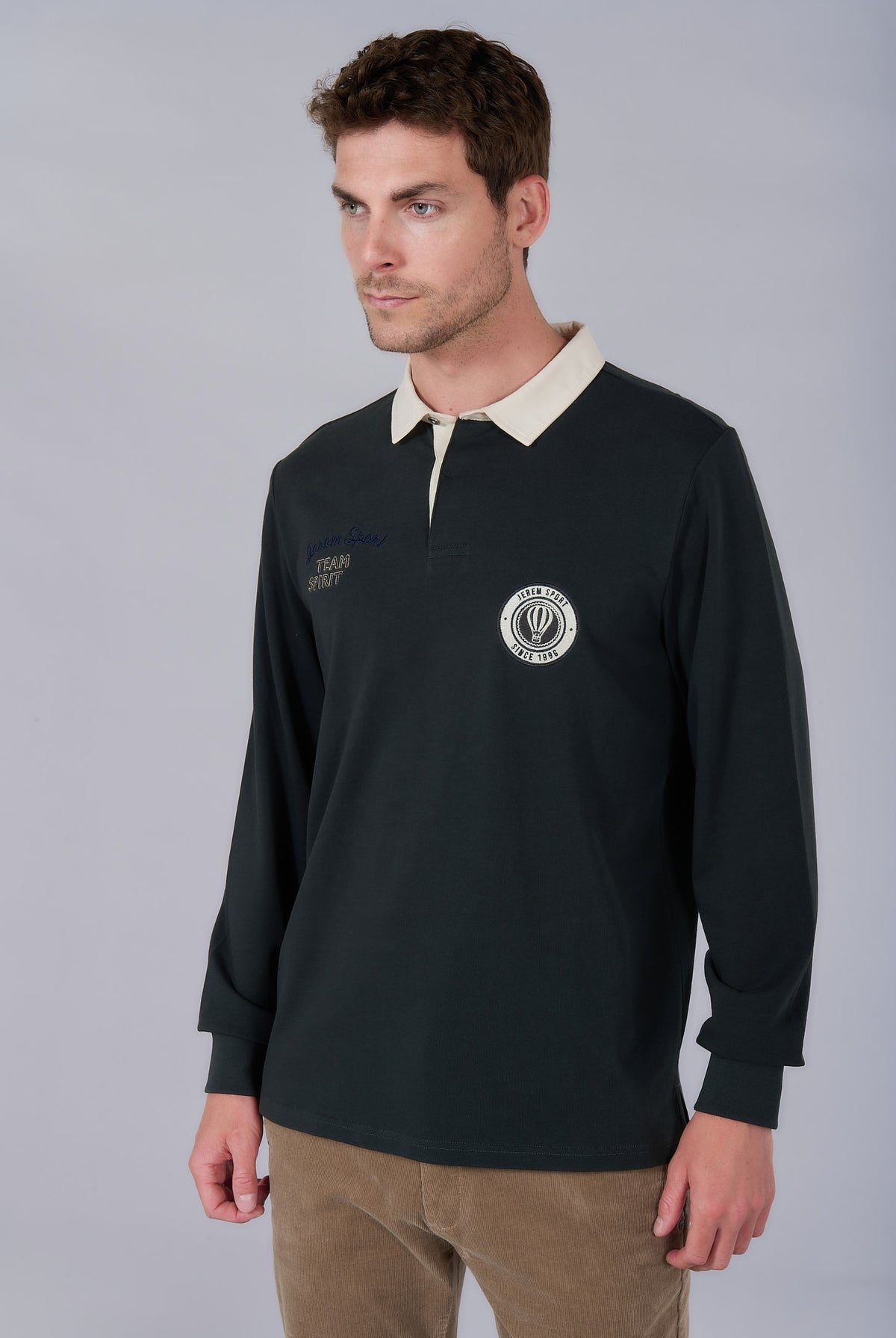 Polo rubby con escudo bordado de Jerem, cuello clásico vista 6