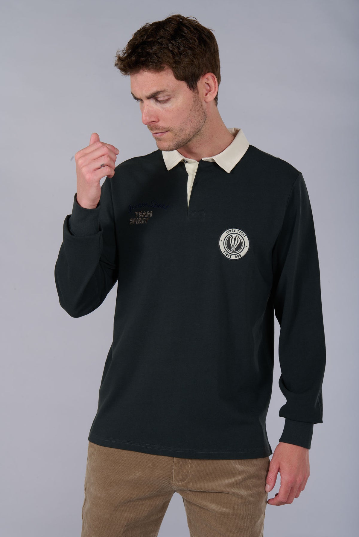 Polo rubby con escudo bordado de Jerem, cuello clásico vista 8