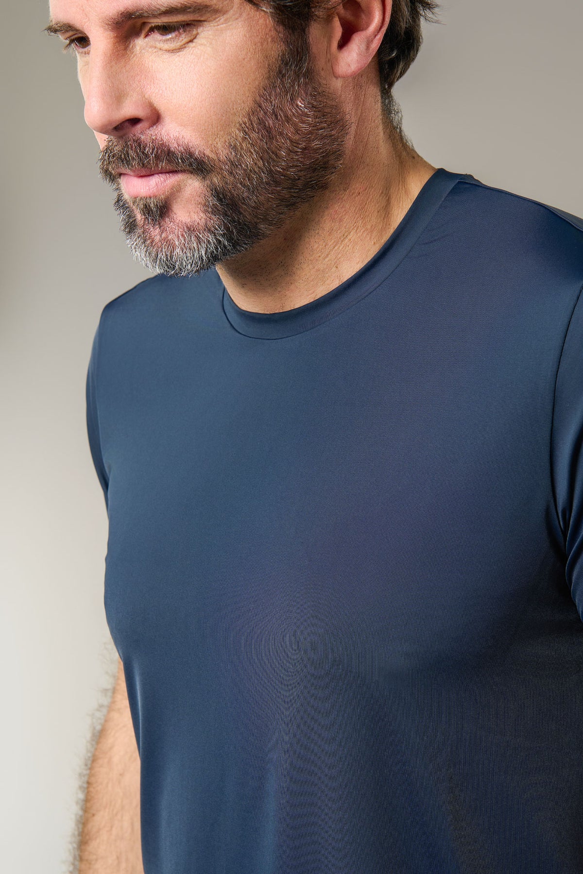 Camiseta, tejido técnico de manga corta con acabados termosellados, línea activewear Thery Jerem, manga corta