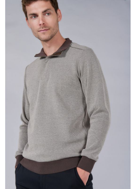 Plain polo with zip high neck