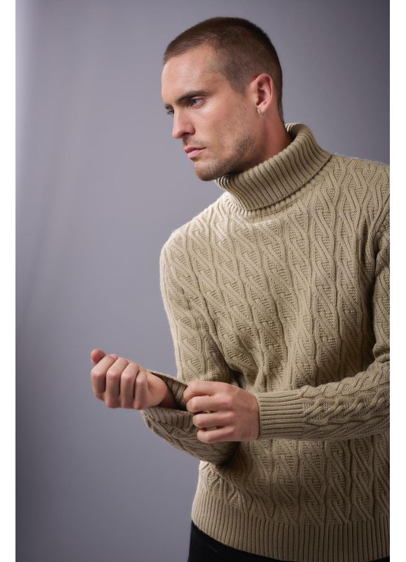 Cable-knit turtleneck