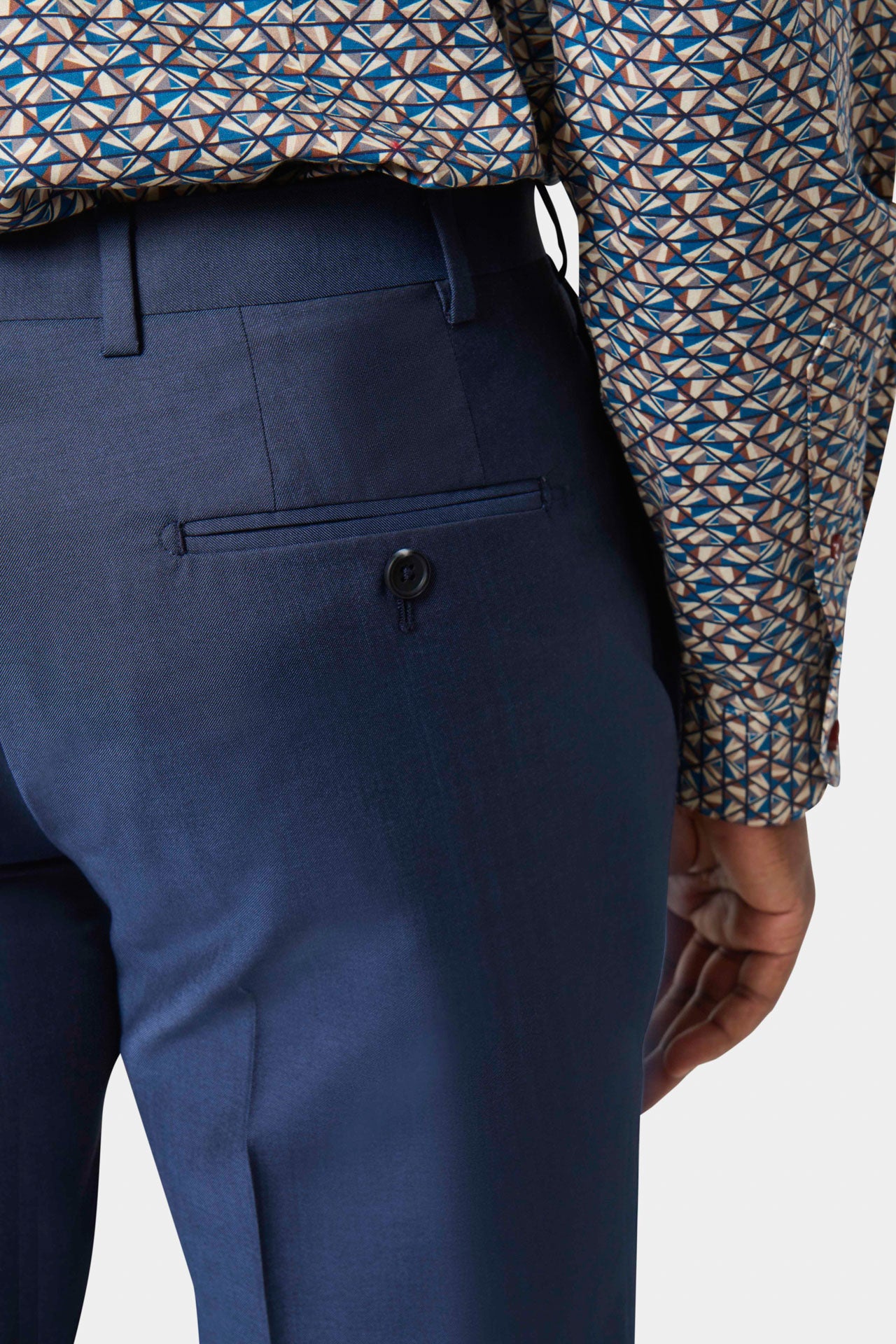 Pantalon de costume classique sergé de laine vierge barberis super 110's — vue de trois-quarts
