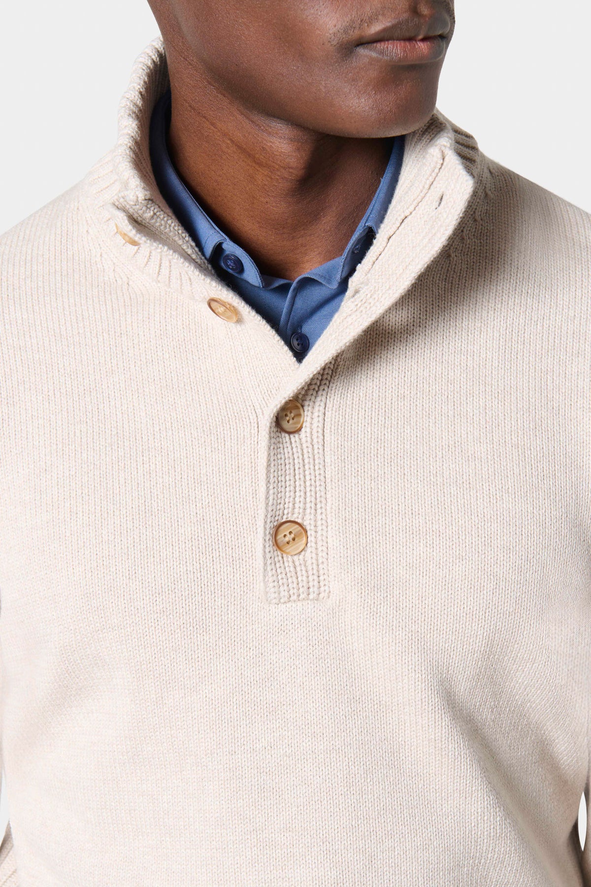 Pull col montant boutonné en coton, coloris ivoire — photo 2