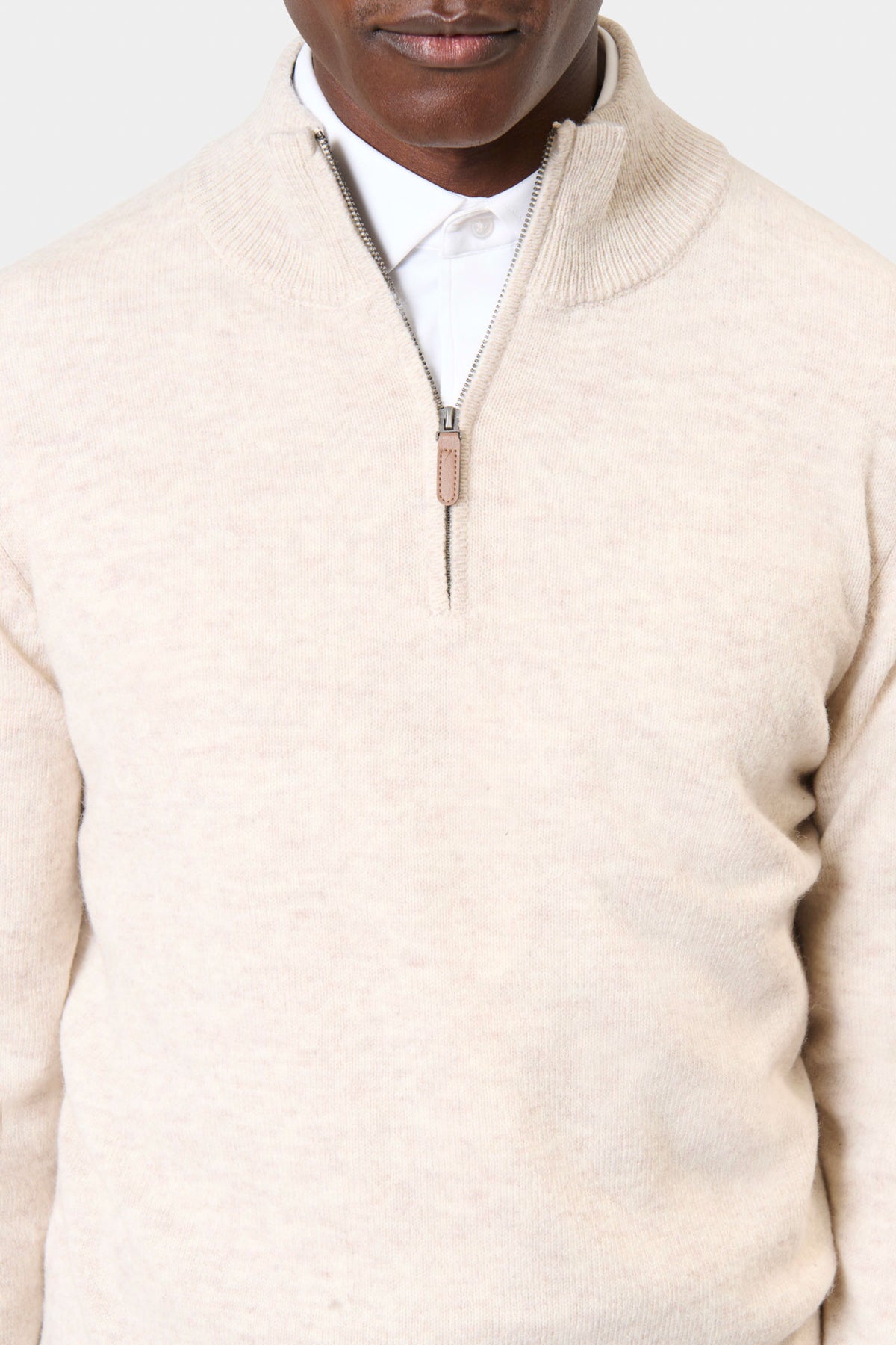 Pull col camionneur Numar — vue de dos