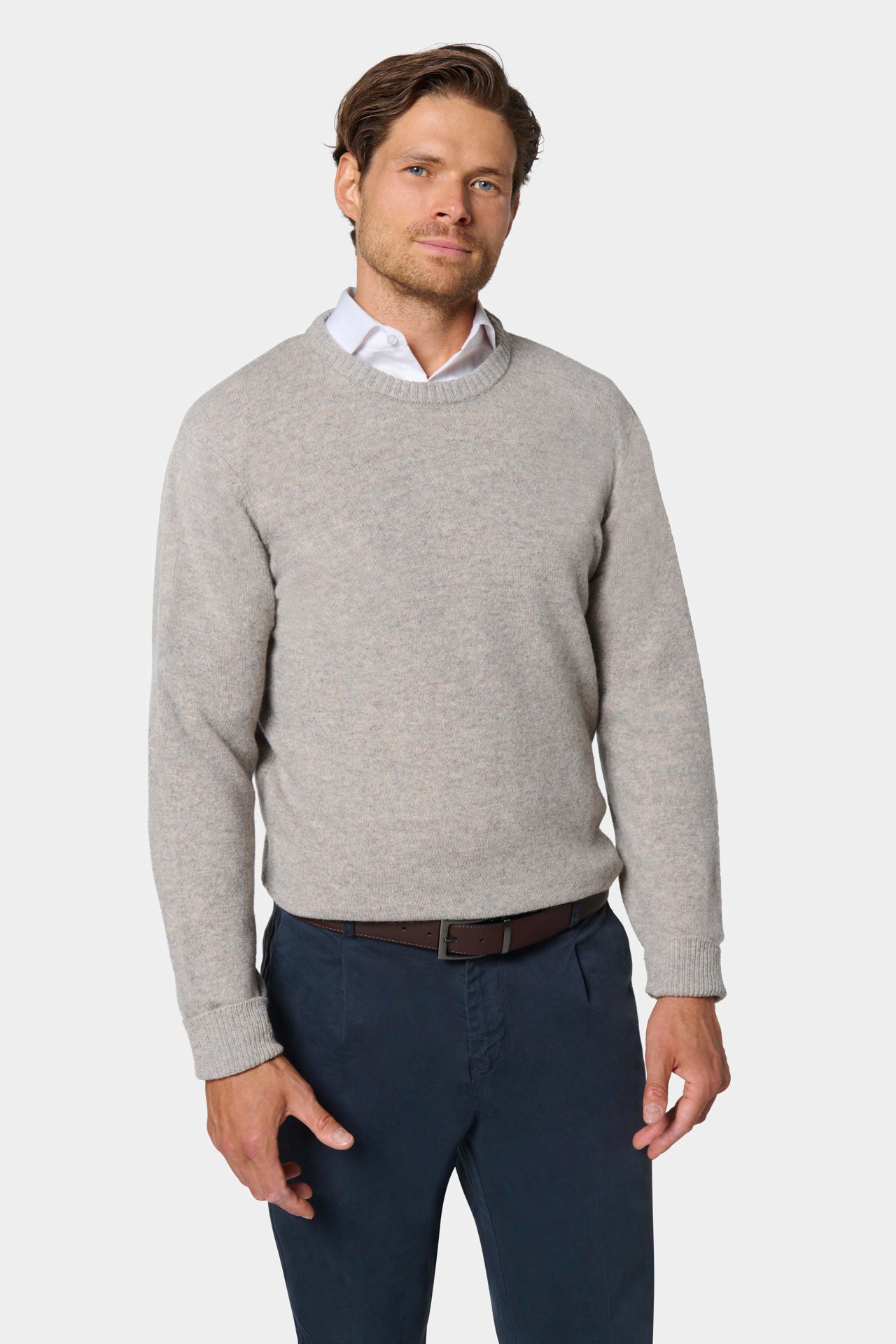 PULL — vue de trois-quarts