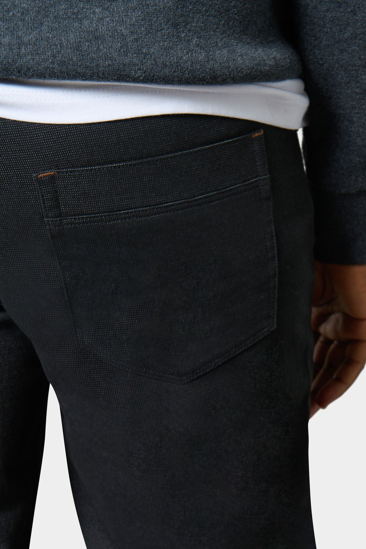 Pantalón de cinco bolsillos en tricotina con micromotivo