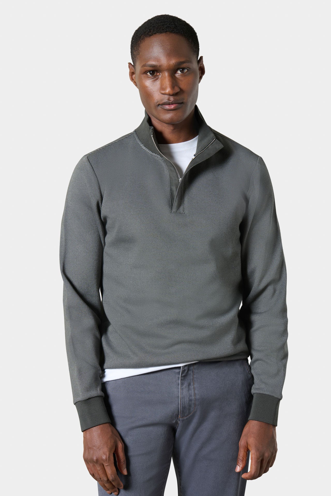 Pantalón de pinzas de sarga con cordón ajustable