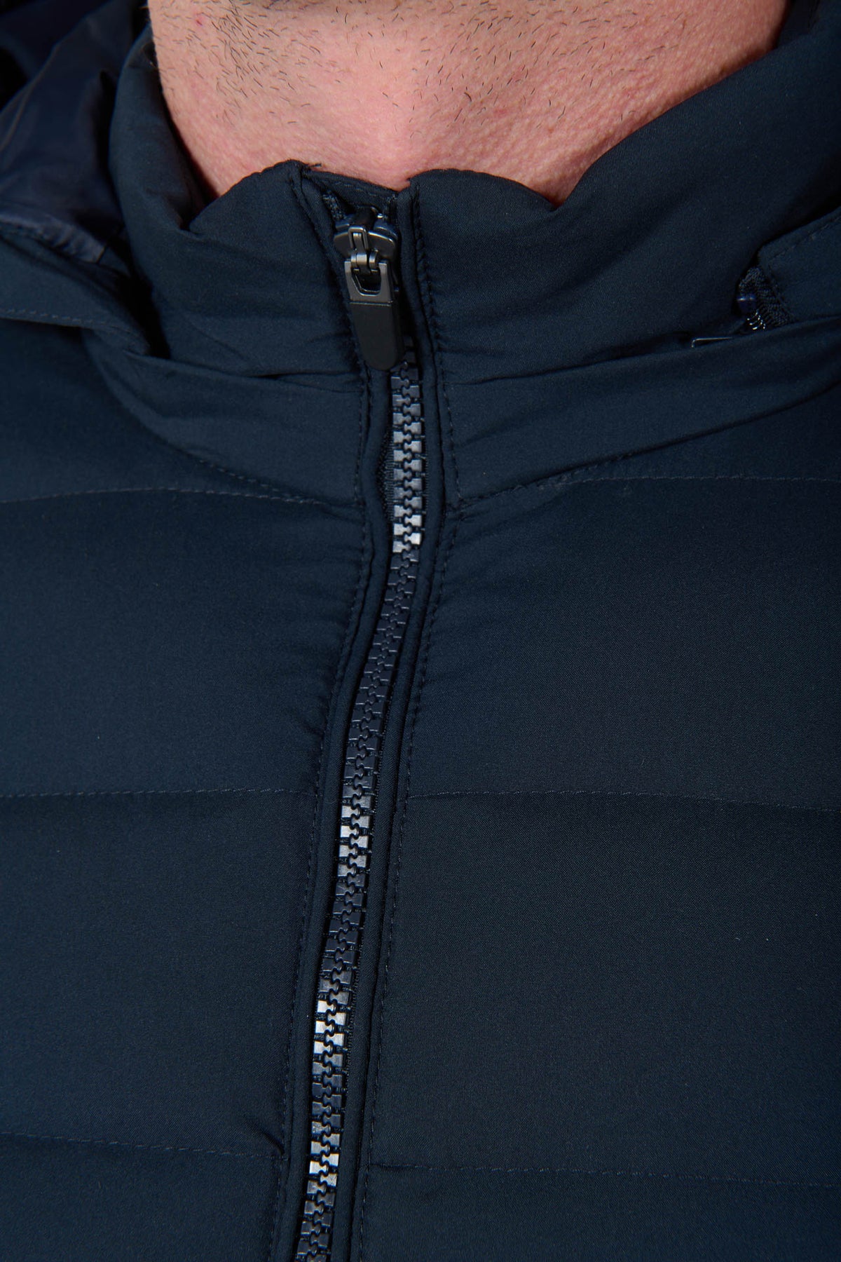 Chaqueta acolchada repelente al agua con relleno de plumón Javel Jerem vista 5