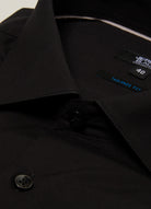 ligne jerem black 
 chemise coupe confort sans pinces au dos 
 col classique avec baleine amovible 
 poignets arrondis ajustables à deux boutons