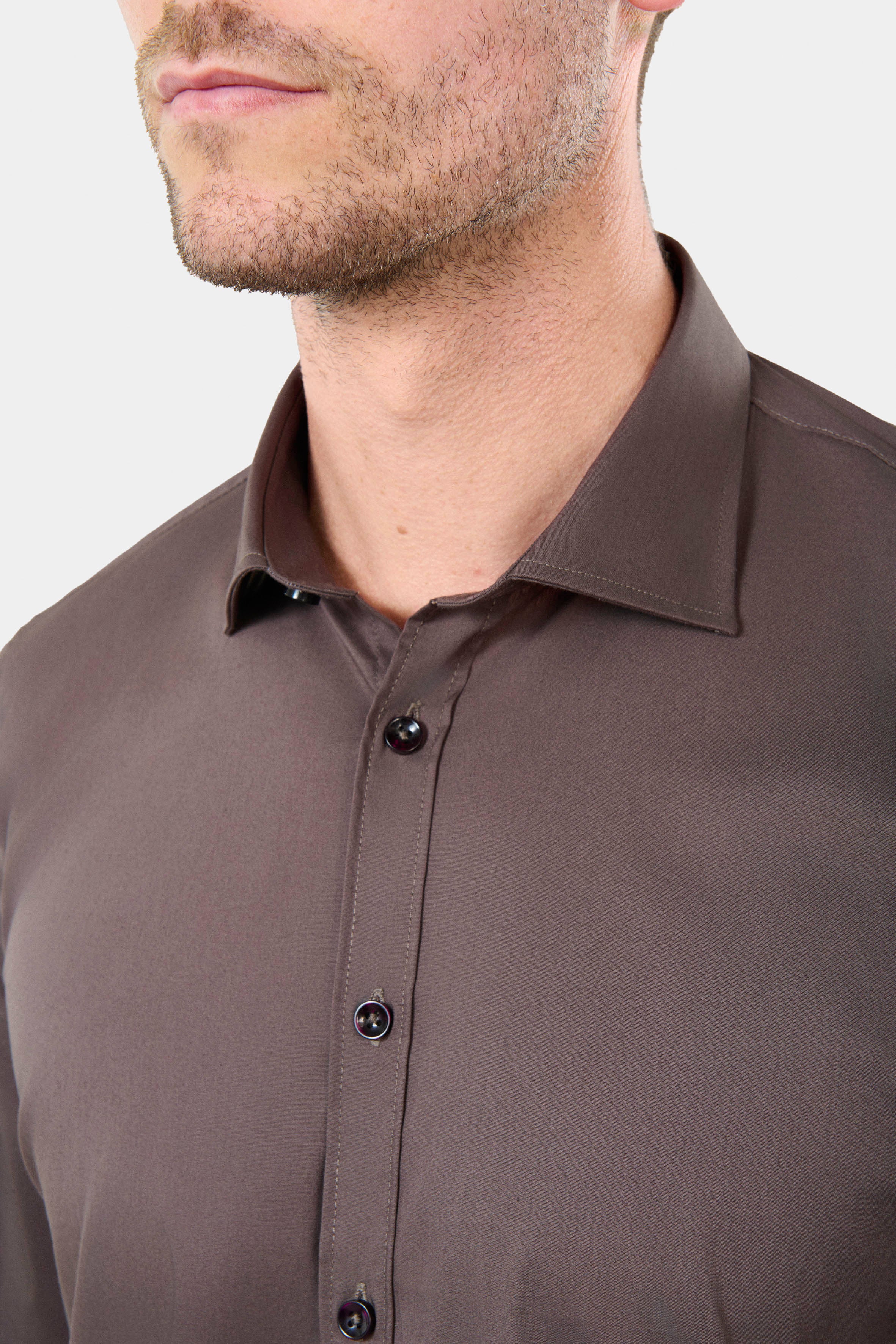 Camisa cómoda de popelina elástica con cuello semiitaliano de Jerem, corte cómodo, cuello semiitaliano