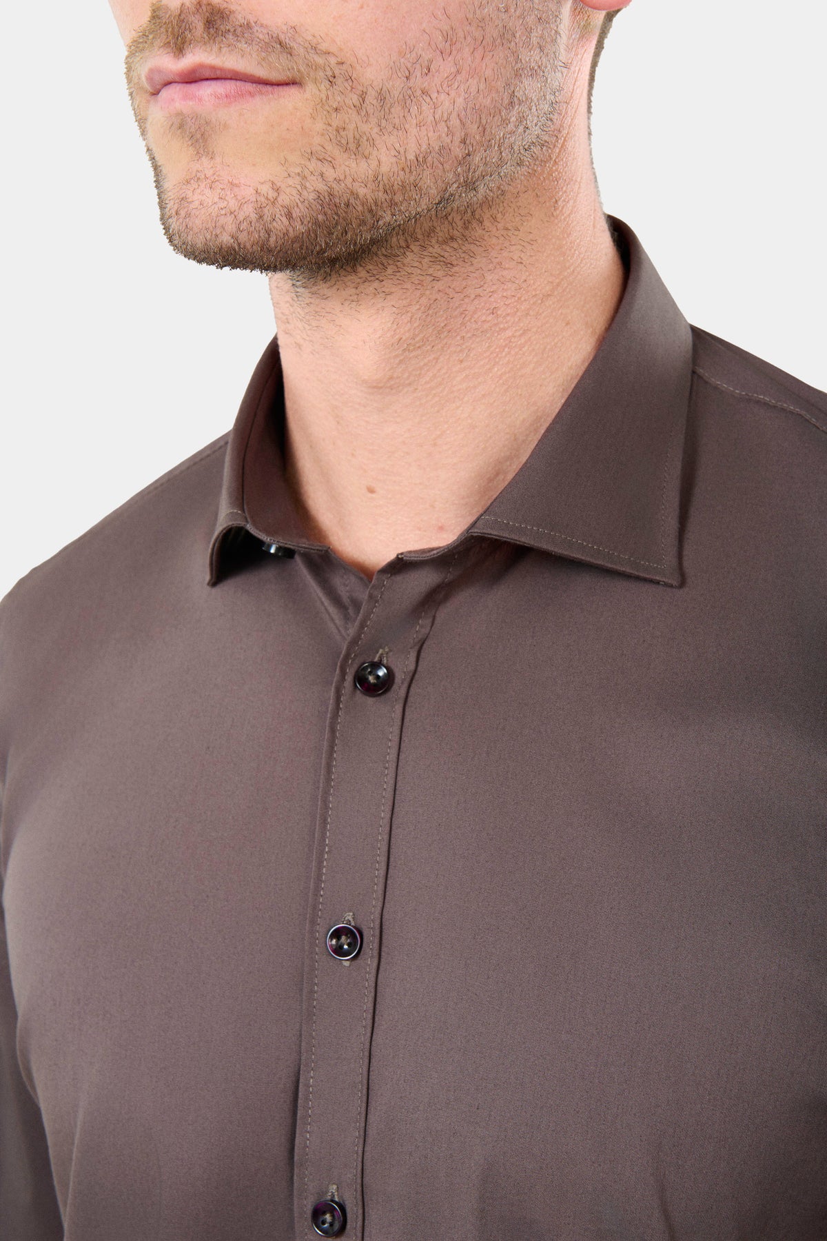 Camisa cómoda de popelina elástica con cuello semiitaliano de Jerem, corte cómodo, cuello semiitaliano