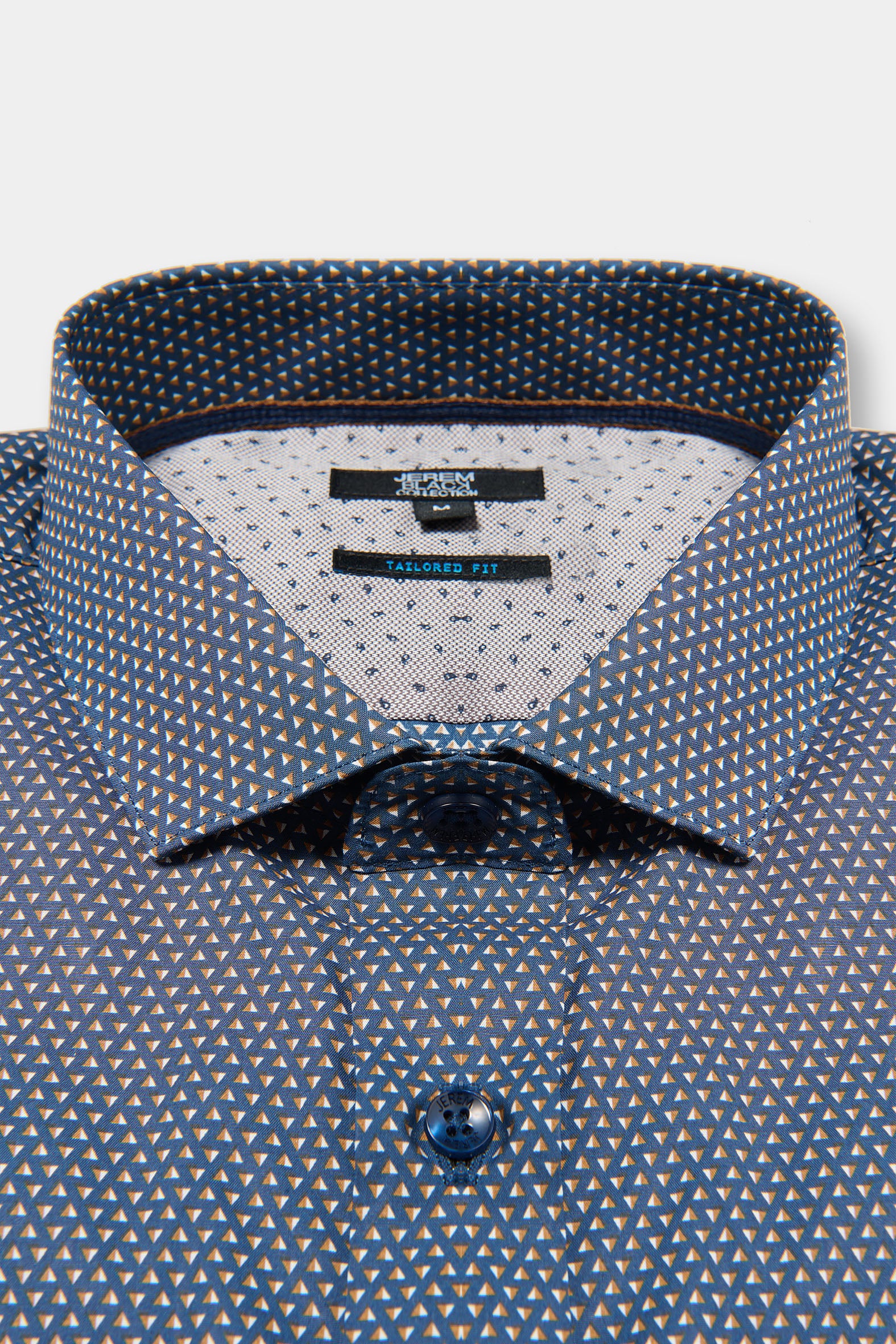 ligne jerem black 
 chemise imprimée à motifs géométriques 
 coupe ajustée avec pinces au dos 
 petit col italien avec baleine amovible 
 poignets carrés à un bouton 
 gros g...