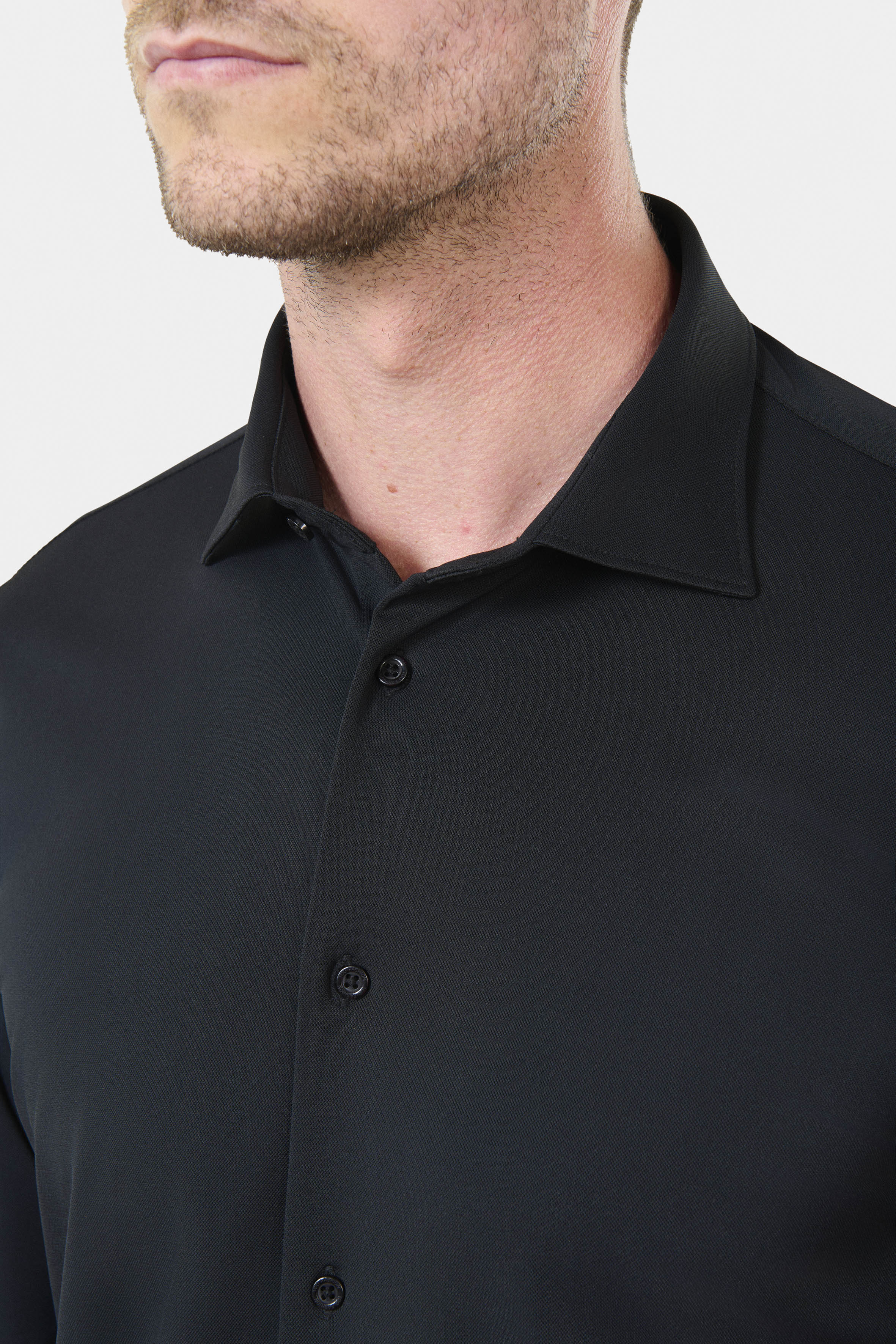 ligne toofashion & activewear 
 chemise en matière stretch infroissable slim fit - coupe cintrée avec pinces au dos 
 petit col semi-italien avec baleine amovible 
 poignets ...