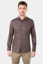 Popelina elástica con cuello semiitaliano y corte cómodo — Camisa Jerem, cuello semiitaliano, corte cómodo