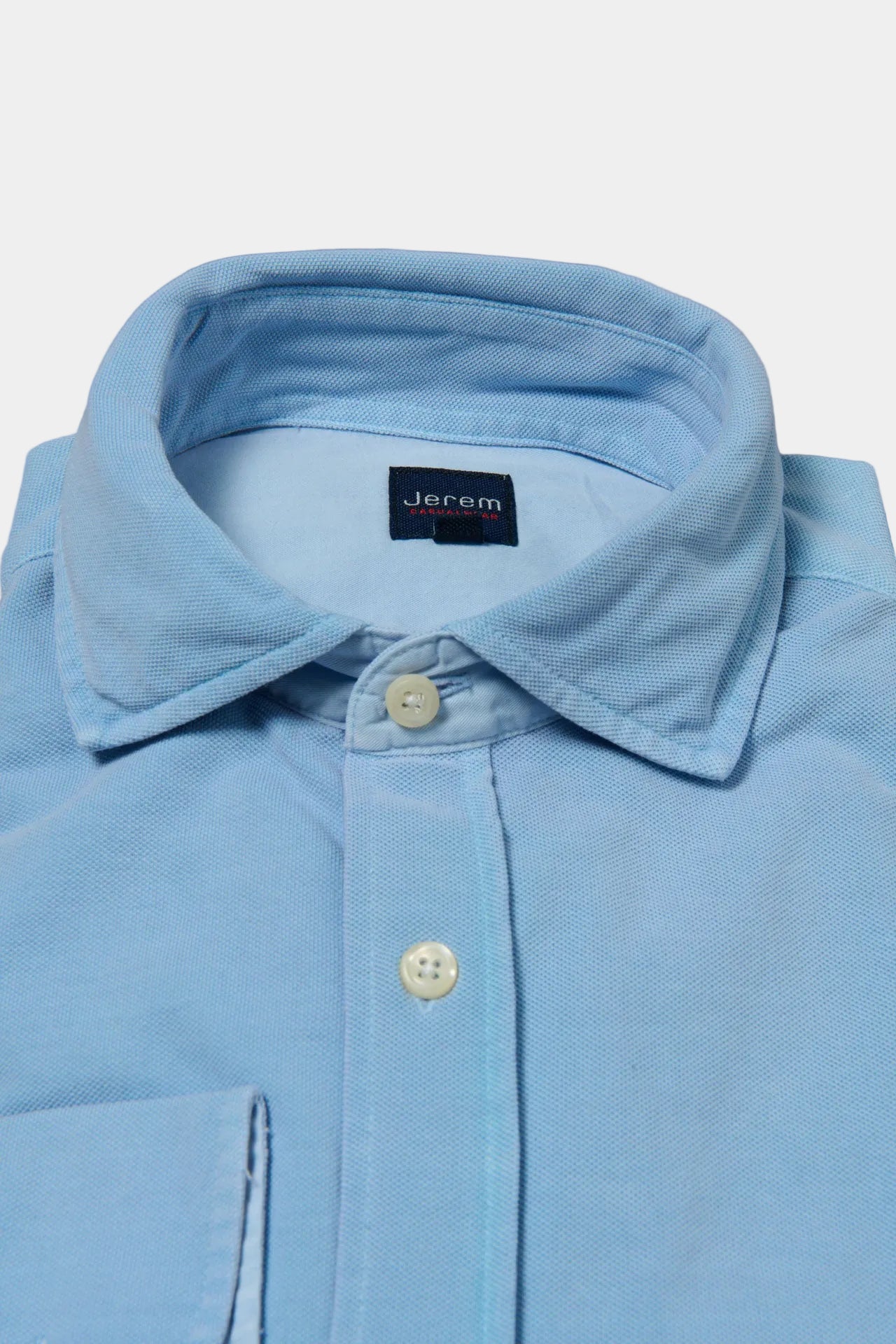 Pièce en maille piquée de coton coupe confortable — Chemise teinte Jerem, coupe confortable, col semi-italien