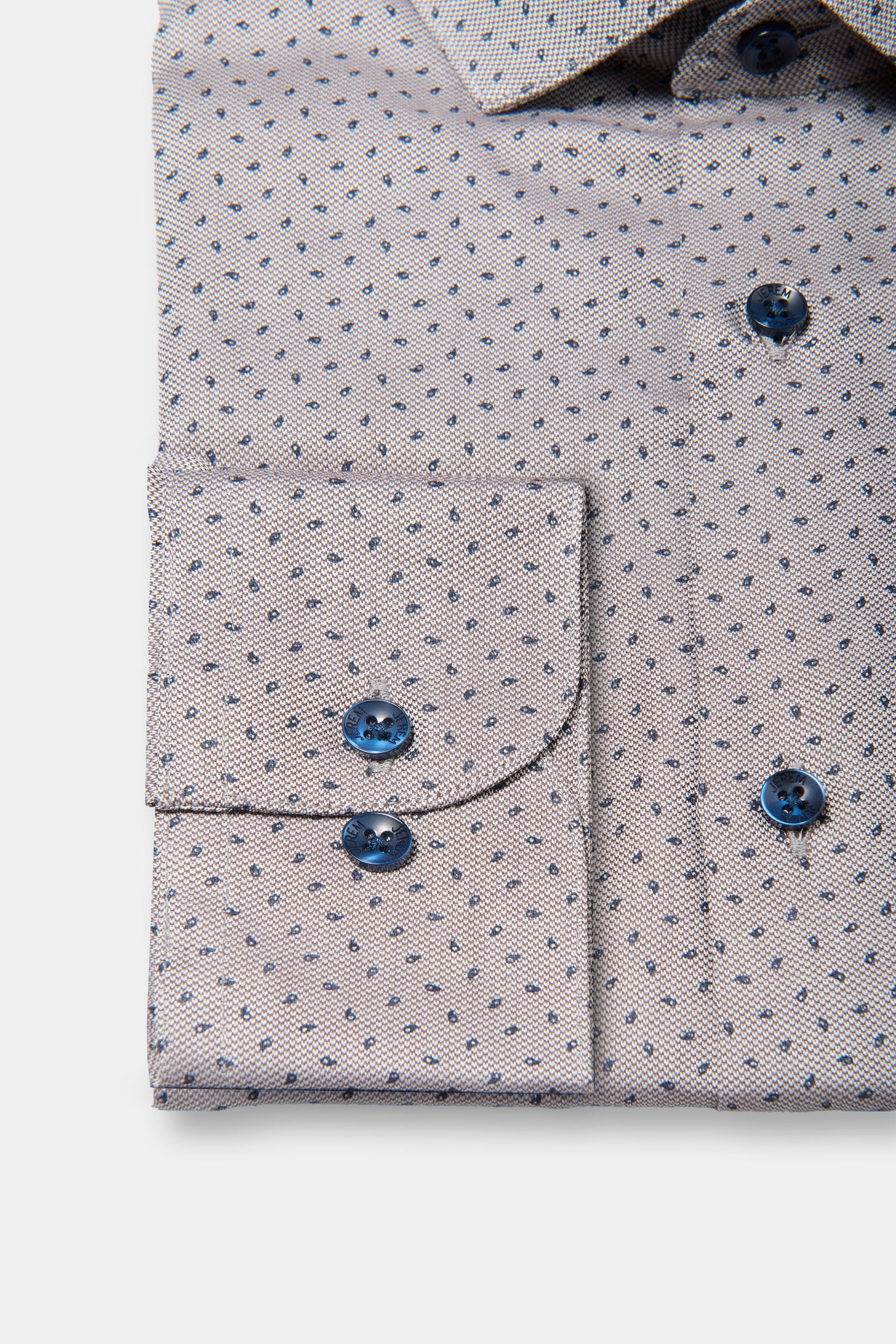 ligne jerem black 
 chemise texturée à motifs fantaisie 
 coupe ajustée avec pinces au dos 
 petit col italien avec baleine amovible 
 poignets carrés à un bouton 
 gros grai...