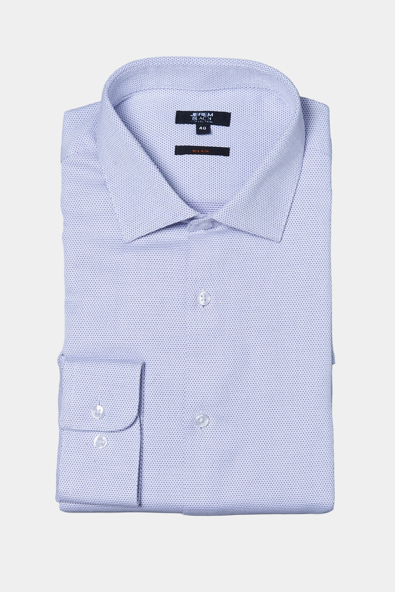 ligne jerem black 
 coupe droite sans pinces au dos 
 col classique avec baleine amovible 
 poignets arrondis ajustables à deux boutons