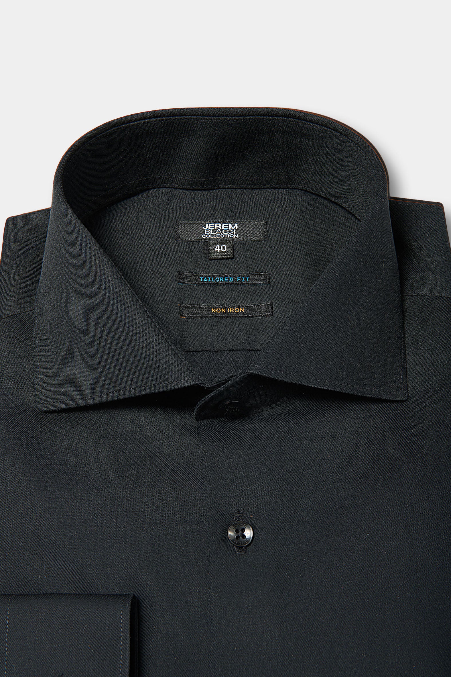 ligne jerem black   coupe ajustée avec pinces au dos   col classique avec baleine amovible   poignets arrondis ajustables à deux boutons