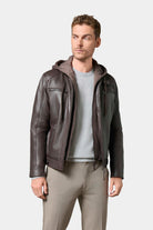 ligne jerem casual 
 notre blouson en cuir de jerem casual est le blouson iconique de notre collection de cuirs. 
 reconnaissable avec son col esprit motard et ses découpes a...