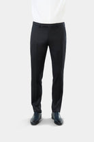 ligne toofashion 
 taille basse et ajustée pour un style moderne 
 le sergé de laine vierge finesse super 120’s à la finition ´ natural stretch ª assure un tombé et un confor...