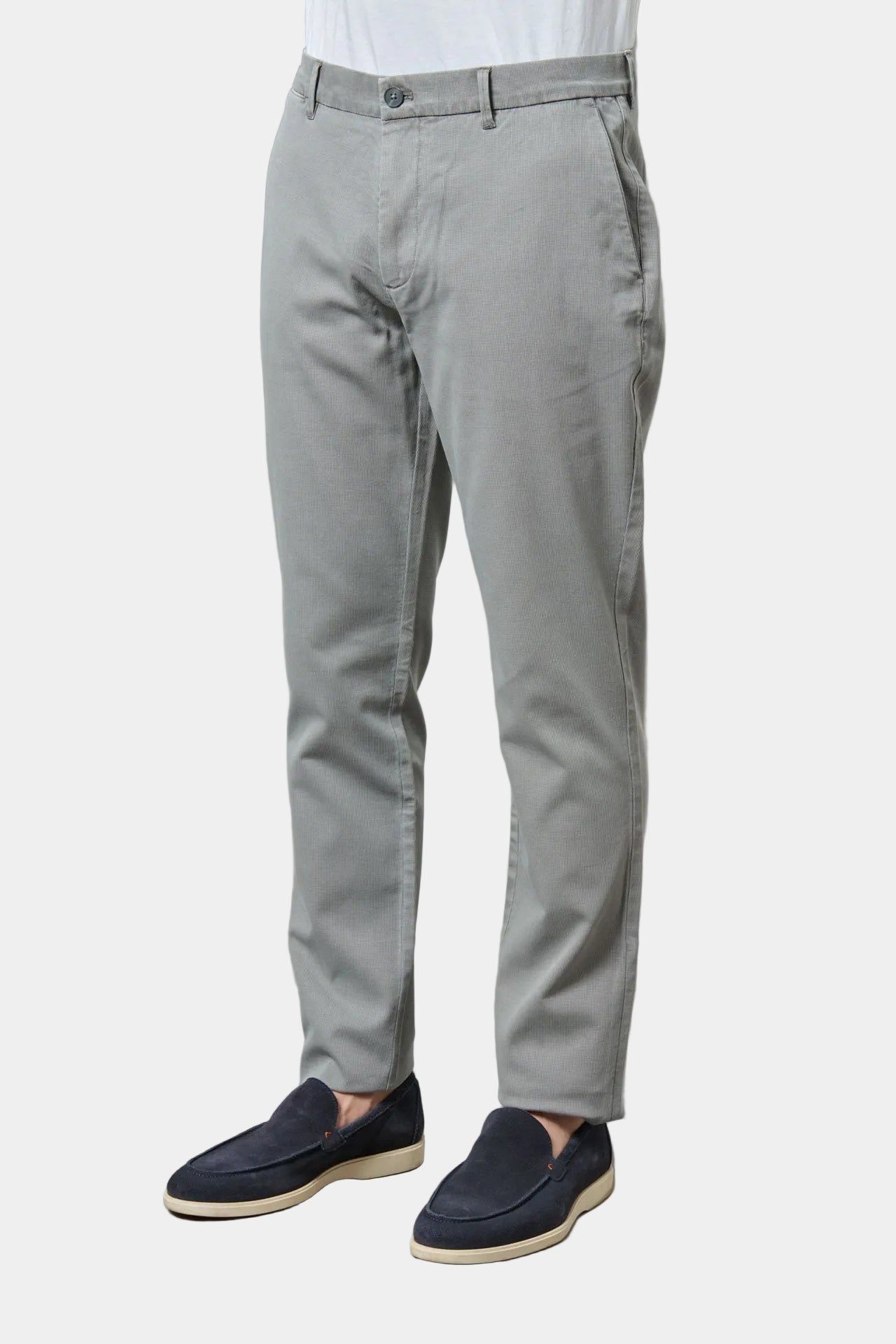 ligne jerem casual 
 coupe droite et légèrement ajustée à pince 
 sergé faux-uni de lin stretch mélangé 
 hausse de ceinture sartoriale stretch 
 pattes de serrage à boucle e...