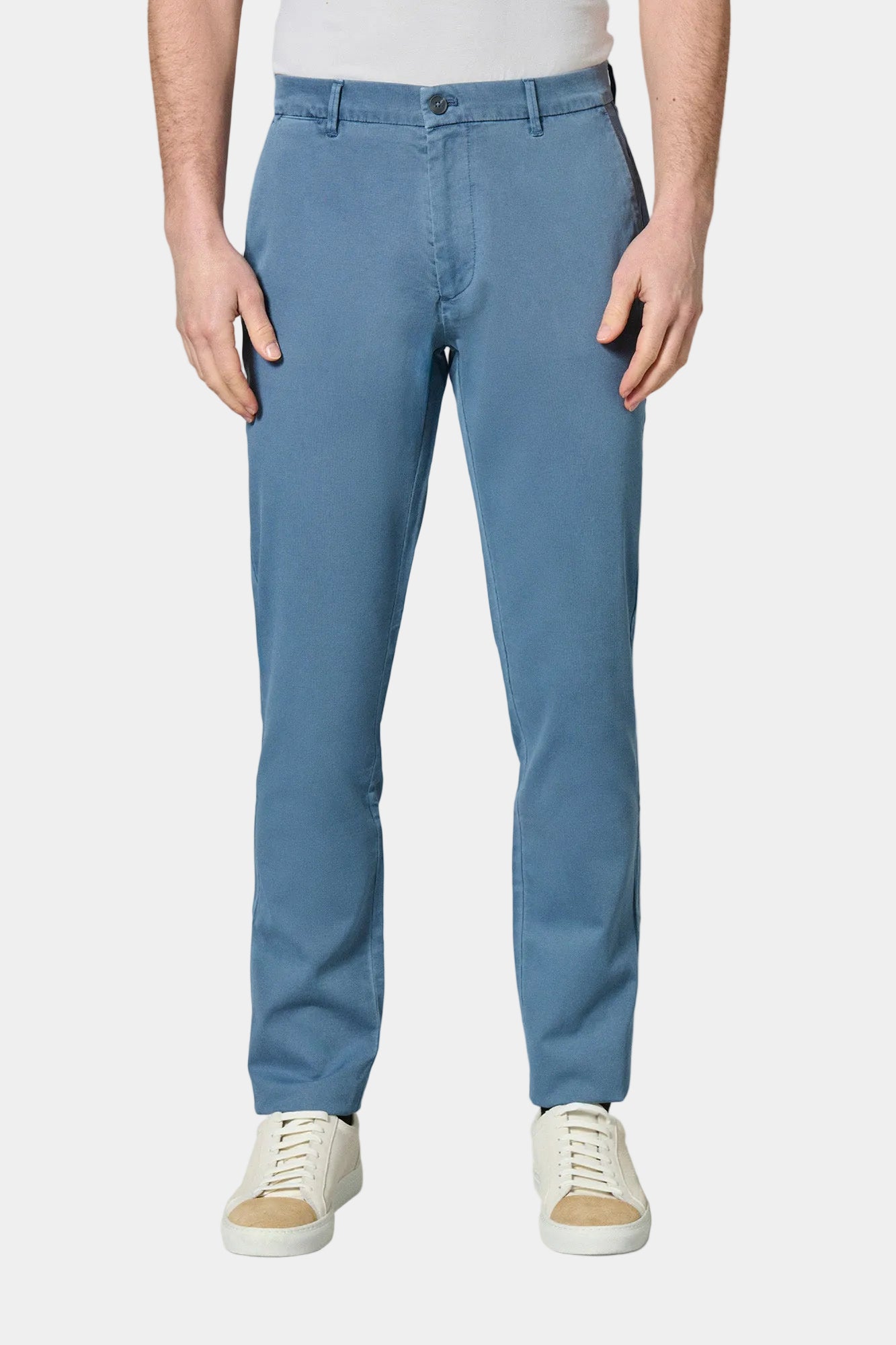 ligne jerem casual 
 coupe droite et légèrement ajustée à pince 
 sergé faux-uni de lin stretch mélangé 
 hausse de ceinture sartoriale stretch 
 pattes de serrage à boucle e...